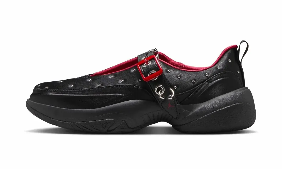 000000_Jordan-Pointe-WMNS_White-Black-Metallic-Silver_IW2024-160_img2