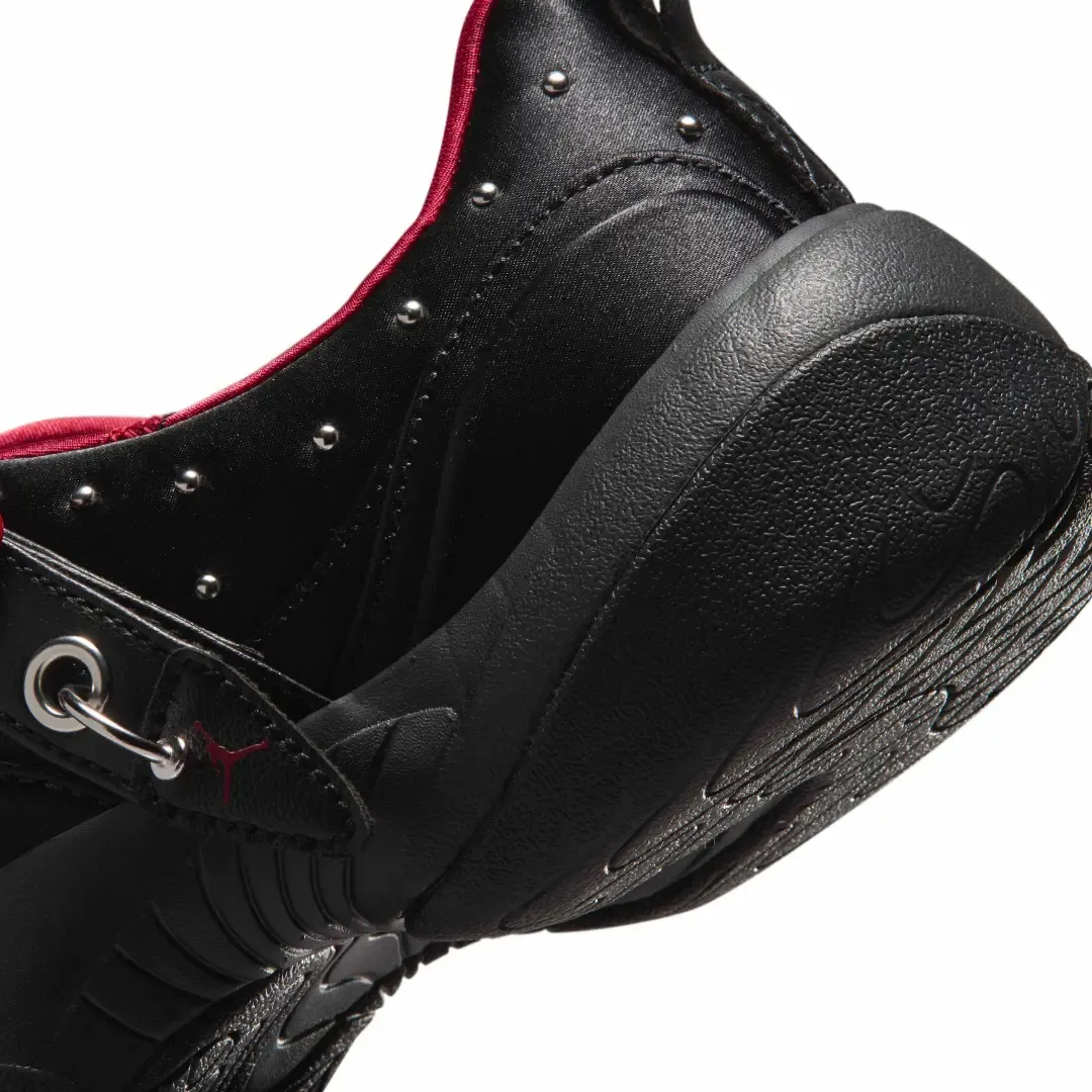 000000_Jordan-Pointe-WMNS_White-Black-Metallic-Silver_IW2024-160_img8