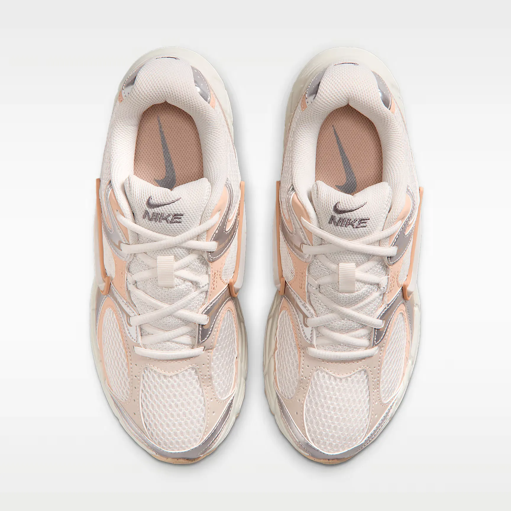 000000_Nike-V5-RNR-WMNS_Phantom-Chalk_HQ7901-012_img3