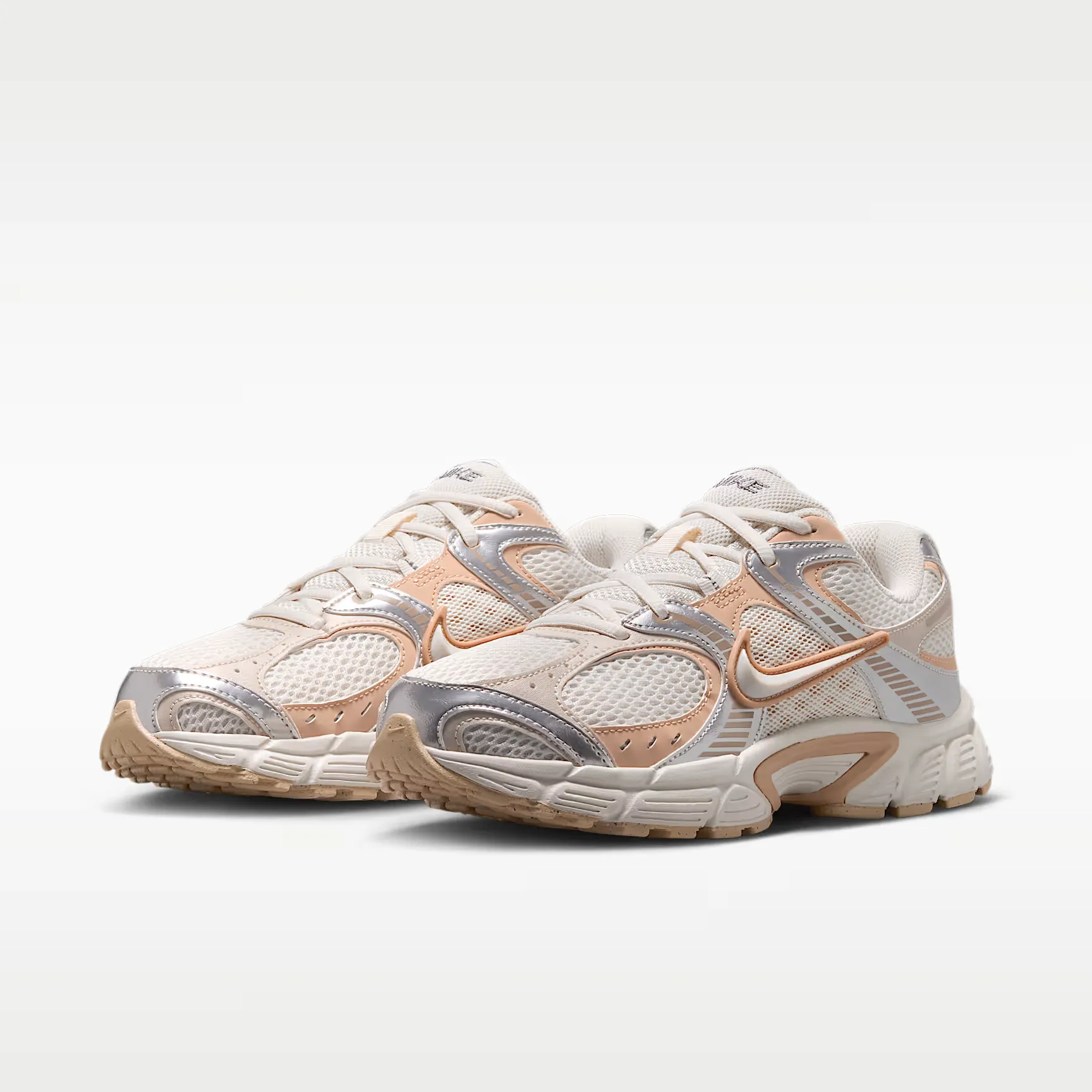 000000_Nike-V5-RNR-WMNS_Phantom-Chalk_HQ7901-012_img4