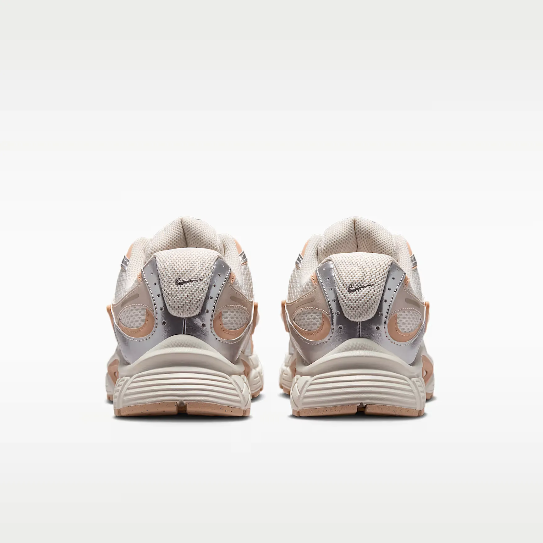 000000_Nike-V5-RNR-WMNS_Phantom-Chalk_HQ7901-012_img5