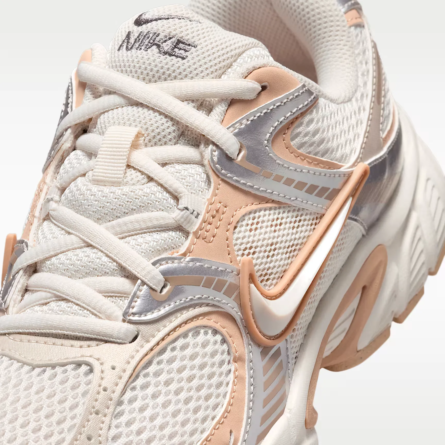 000000_Nike-V5-RNR-WMNS_Phantom-Chalk_HQ7901-012_img6