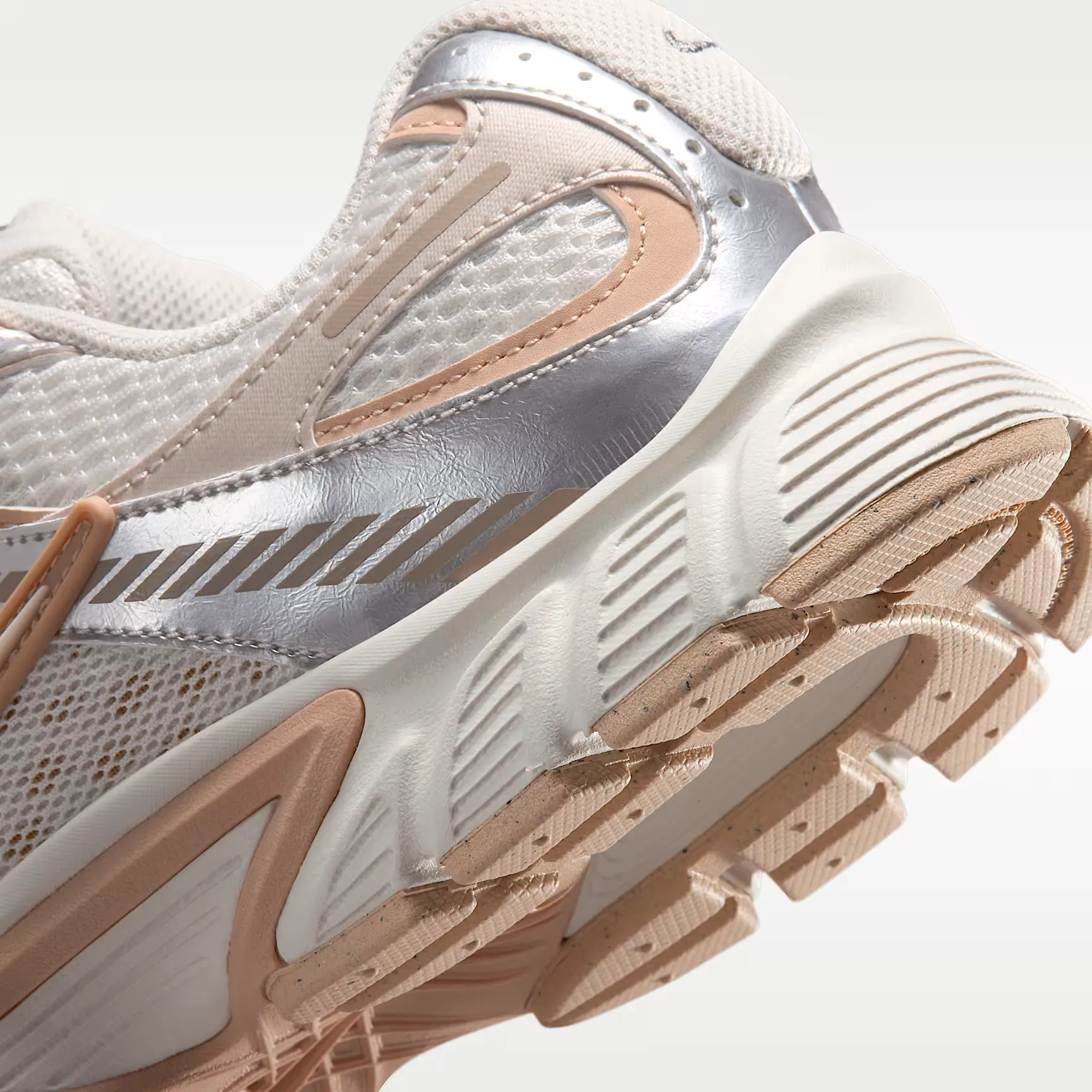 000000_Nike-V5-RNR-WMNS_Phantom-Chalk_HQ7901-012_img7