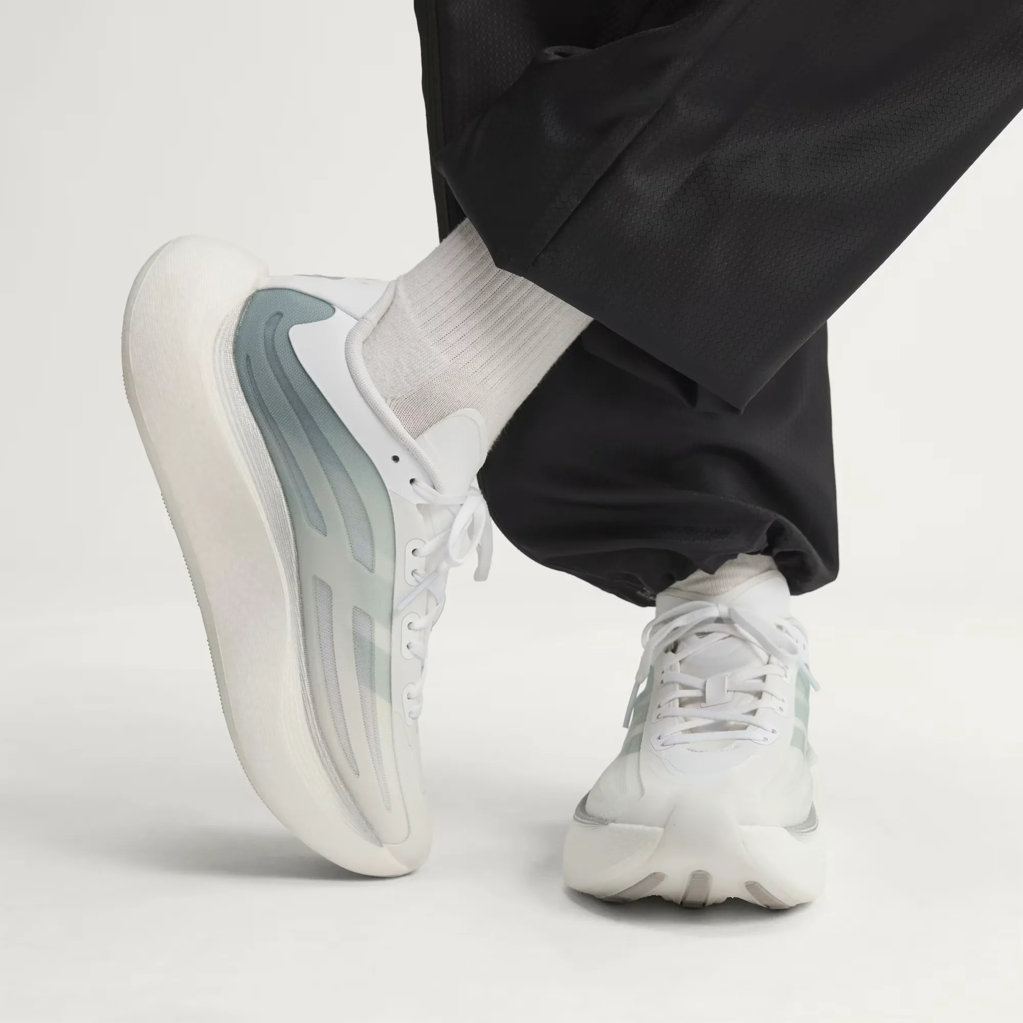 000000_adidas-Hyperboost-EPHR-LT_Cloud-White-Silver-Metallic_KZ8507_img4