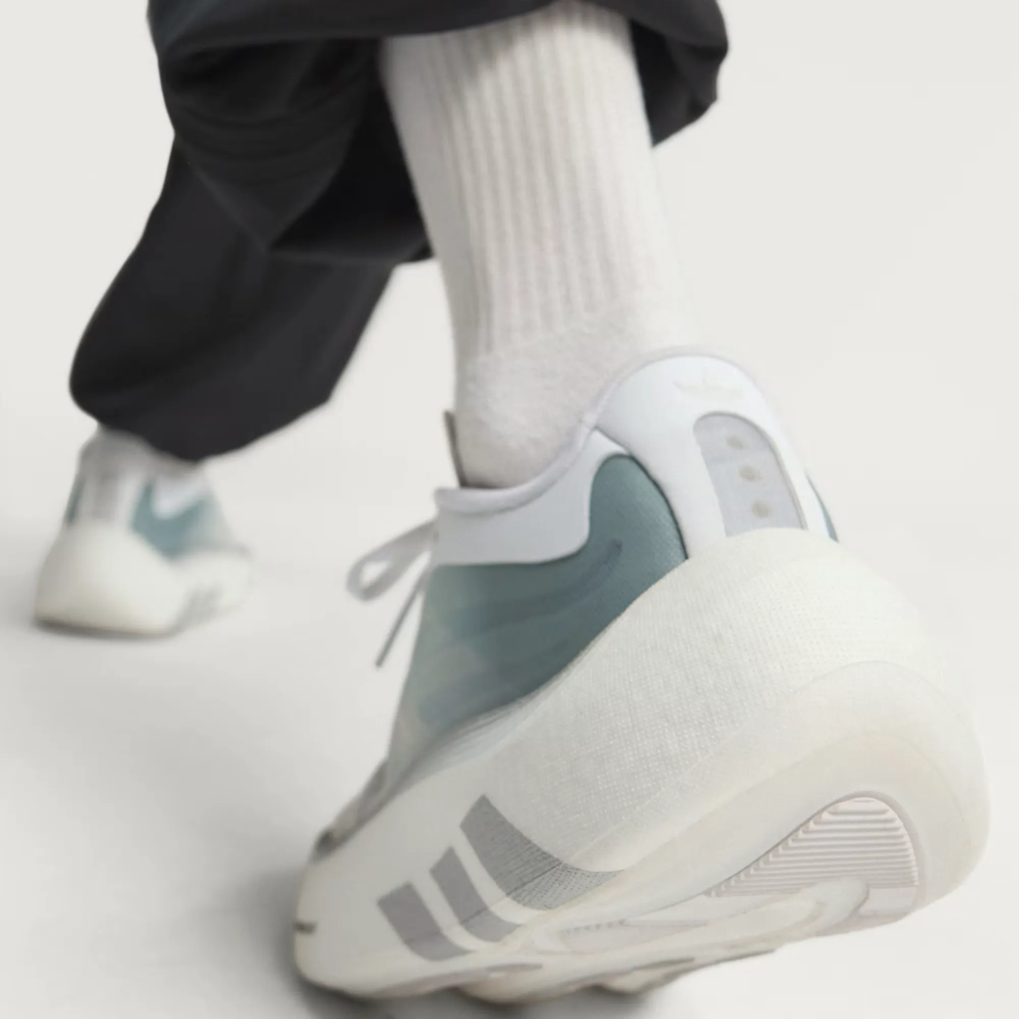 000000_adidas-Hyperboost-EPHR-LT_Cloud-White-Silver-Metallic_KZ8507_img7