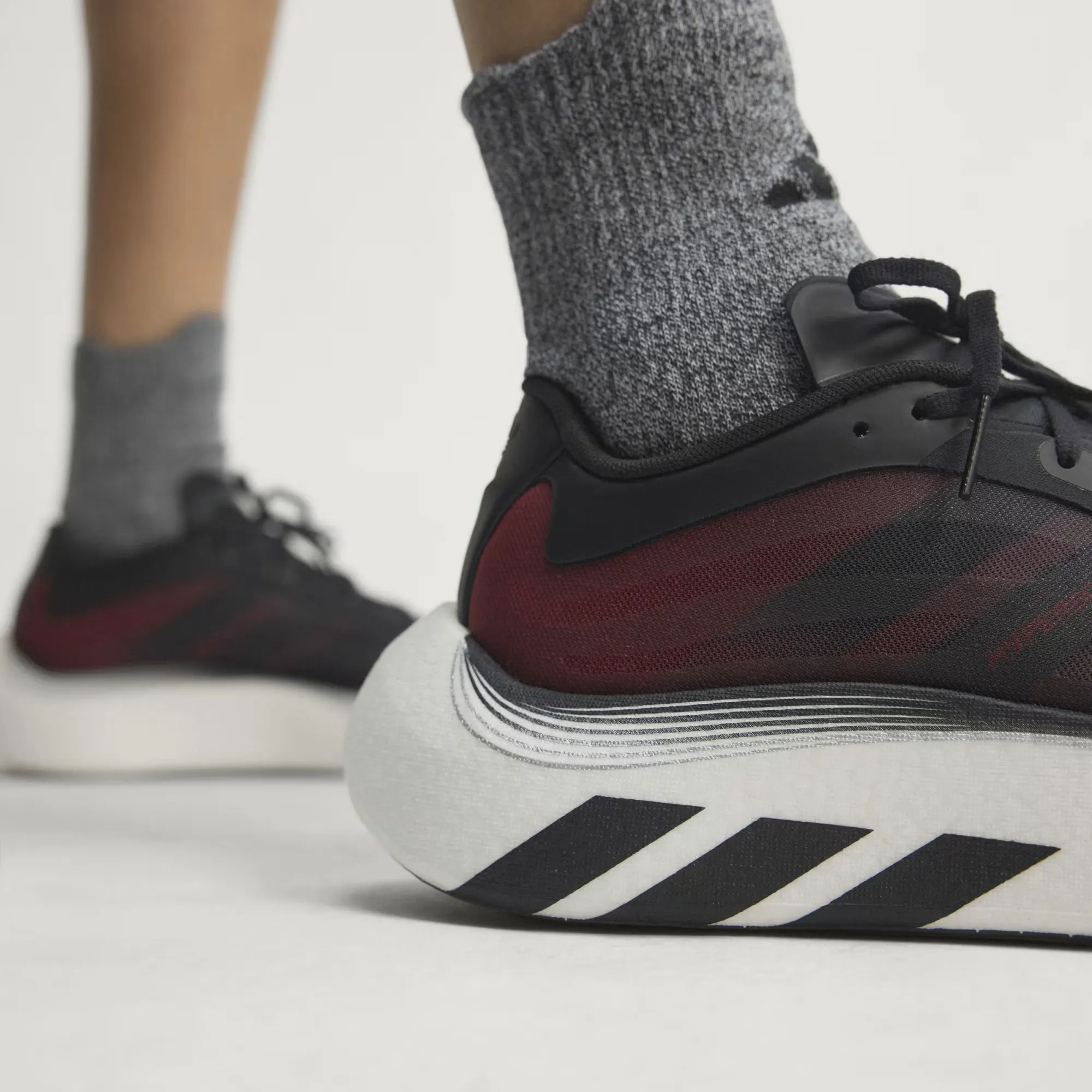 000000_adidas-Hyperboost-EPHR-LT_Core-Black-Solar-Red_KZ8509_img4