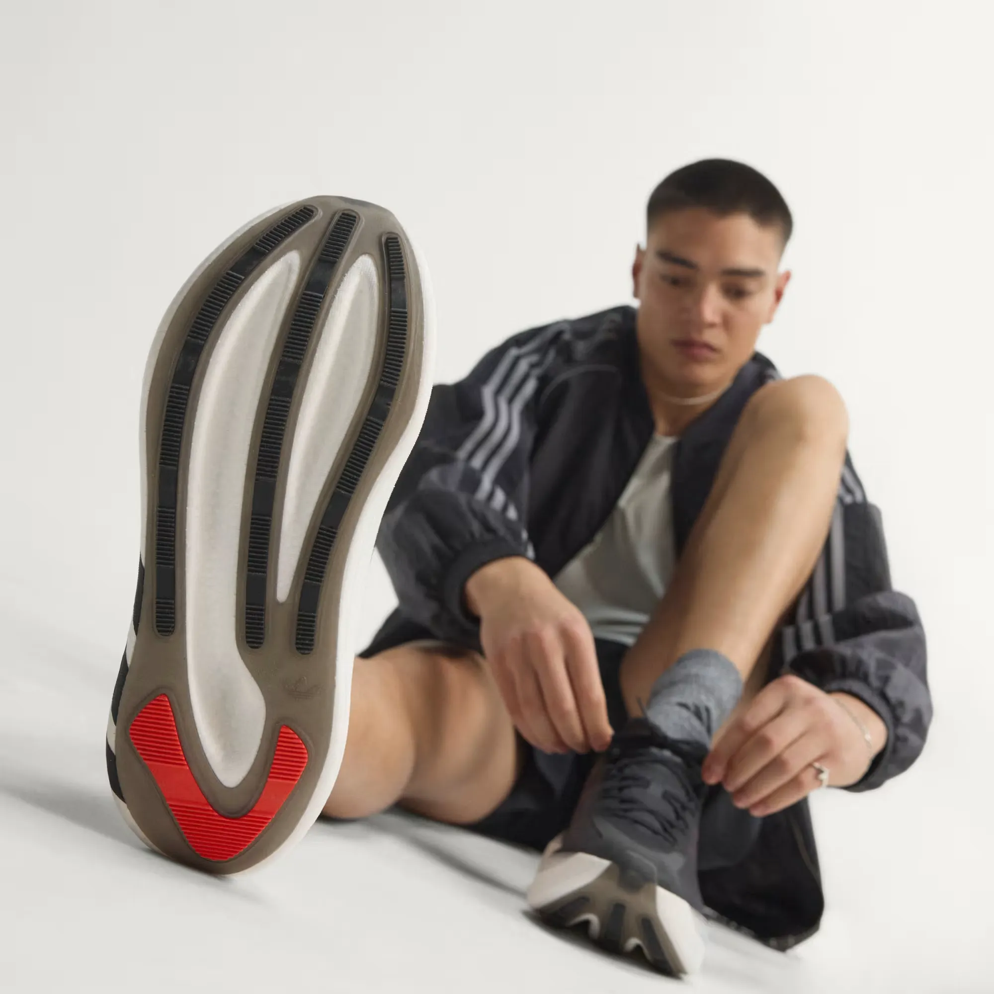 000000_adidas-Hyperboost-EPHR-LT_Core-Black-Solar-Red_KZ8509_img8