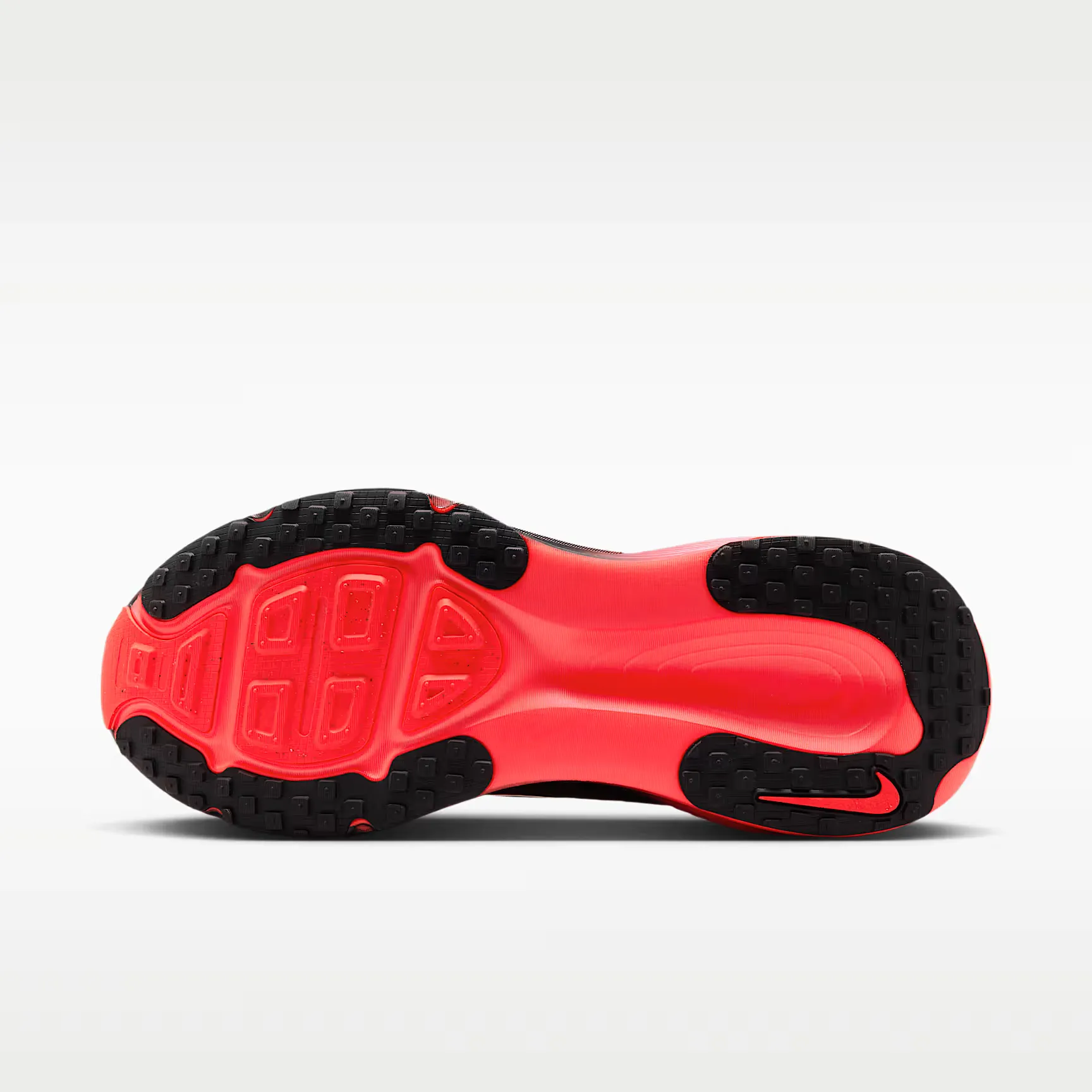 000000_Nike-Vomero-18_Bred_HM6803-019_img1