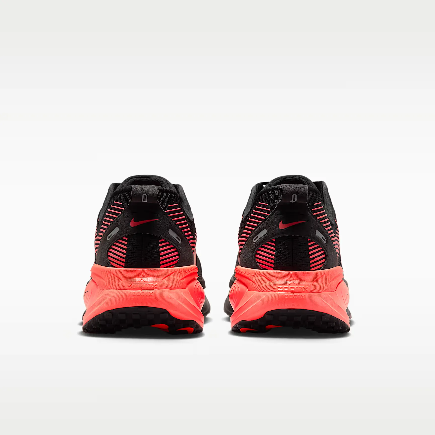 000000_Nike-Vomero-18_Bred_HM6803-019_img5