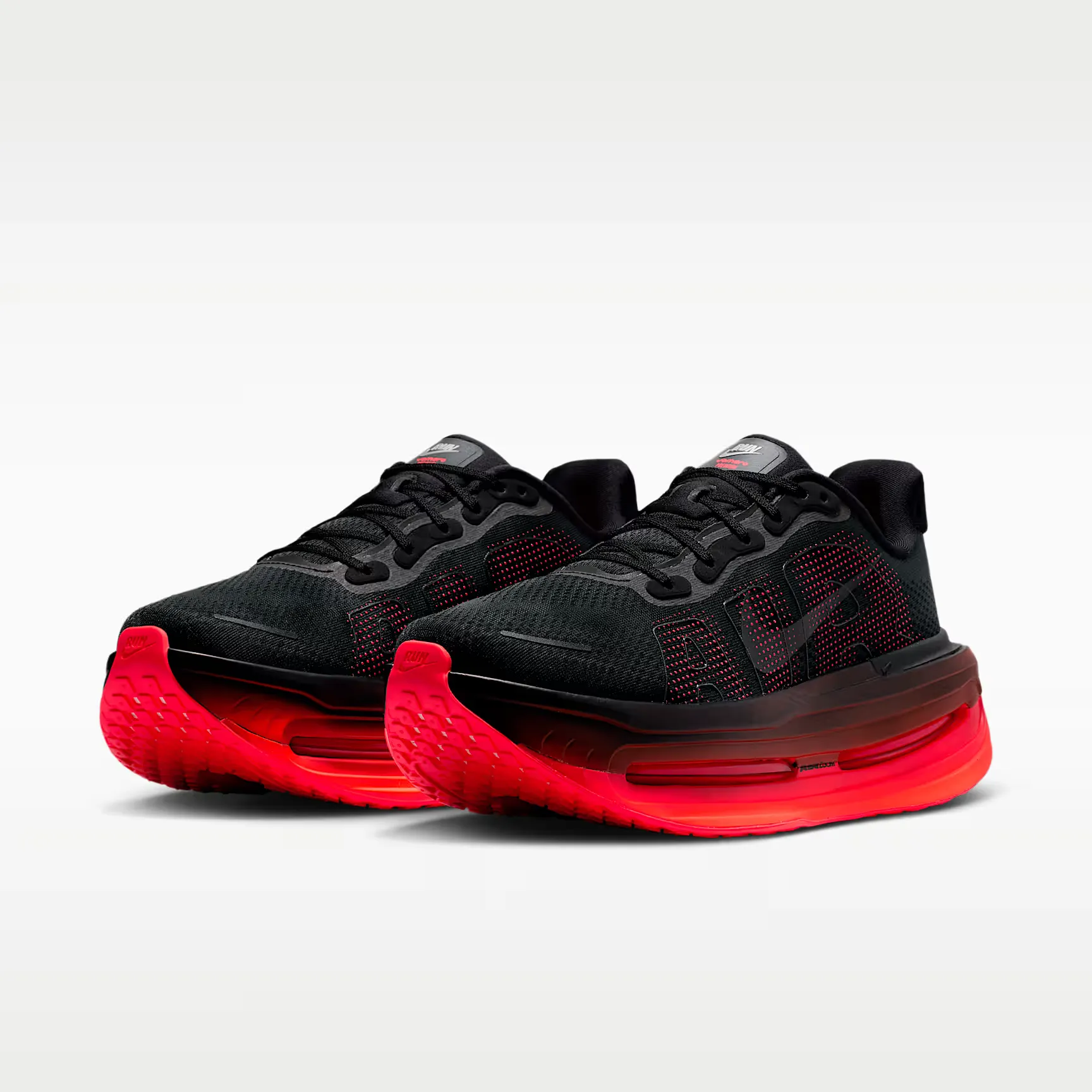 000000_Nike-Vomero-Premium_Black-Bright-Crimson_HQ2050-002_img4