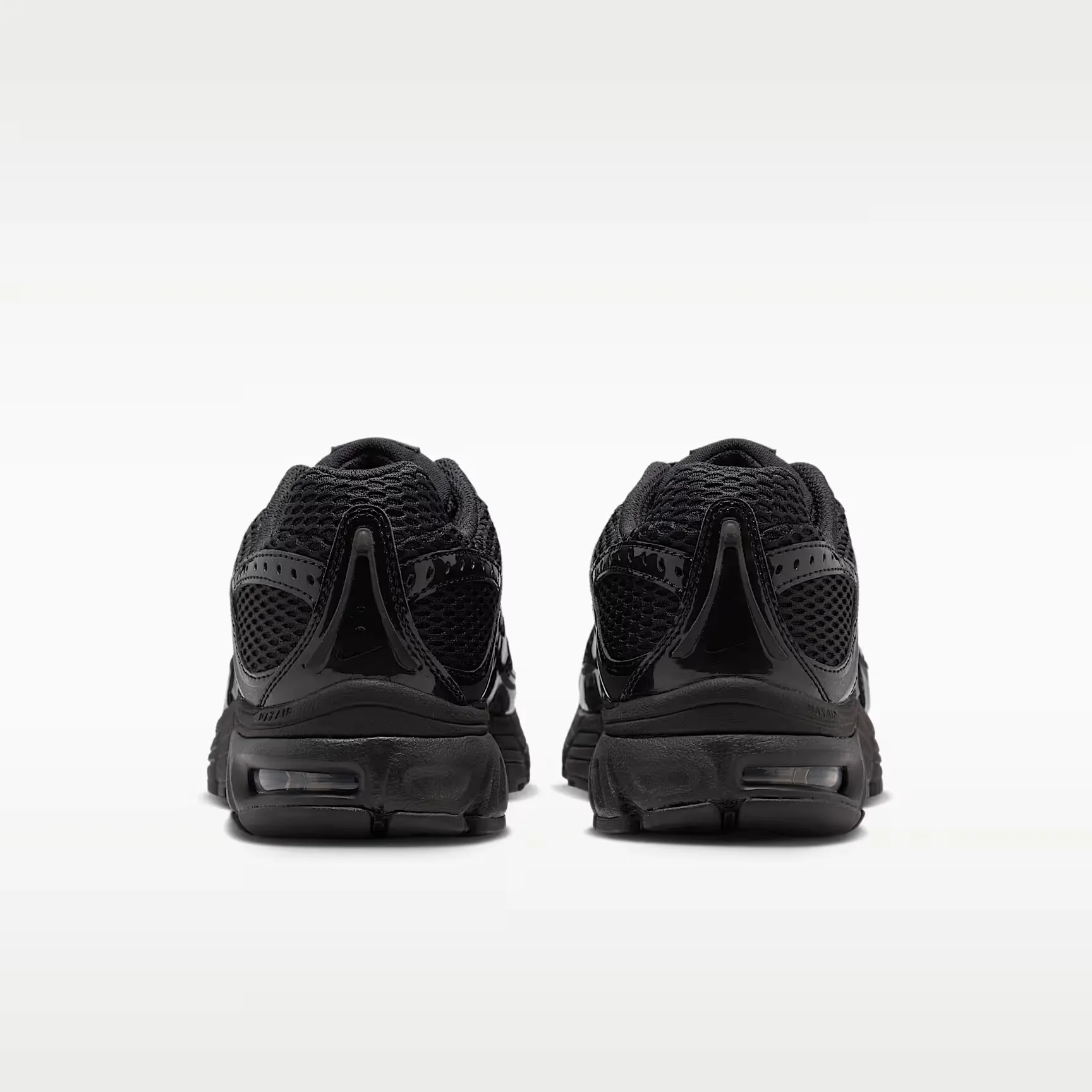 000000_Nike-Air-Max-Moto-2K-WMNS_Black-Iron-Grey_HQ2056-012_img5
