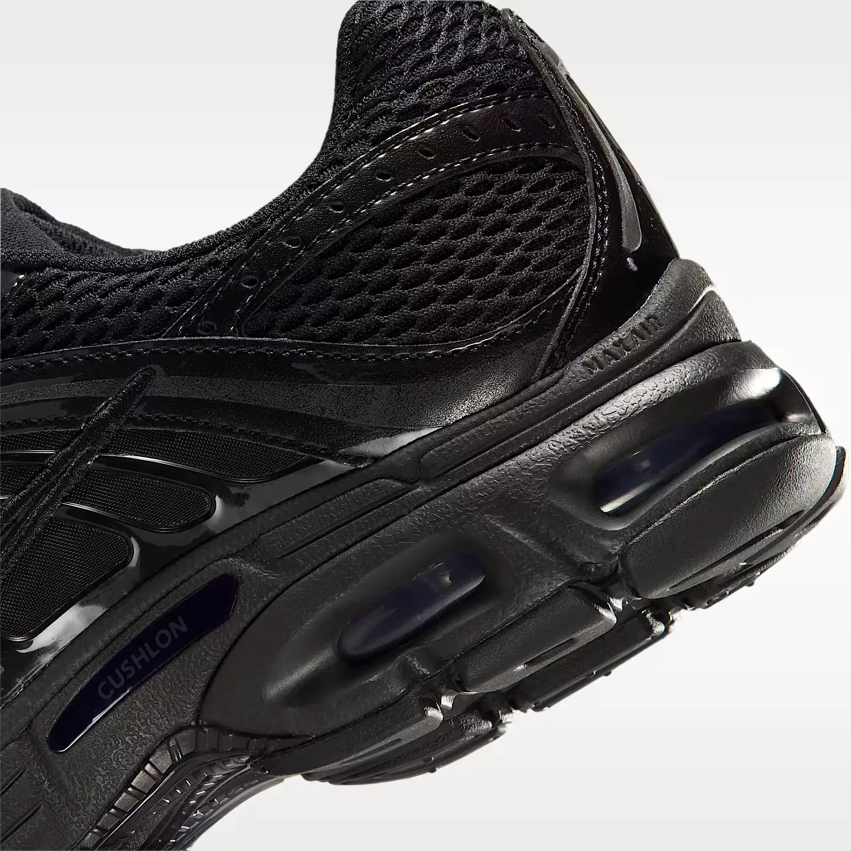 000000_Nike-Air-Max-Moto-2K-WMNS_Black-Iron-Grey_HQ2056-012_img7