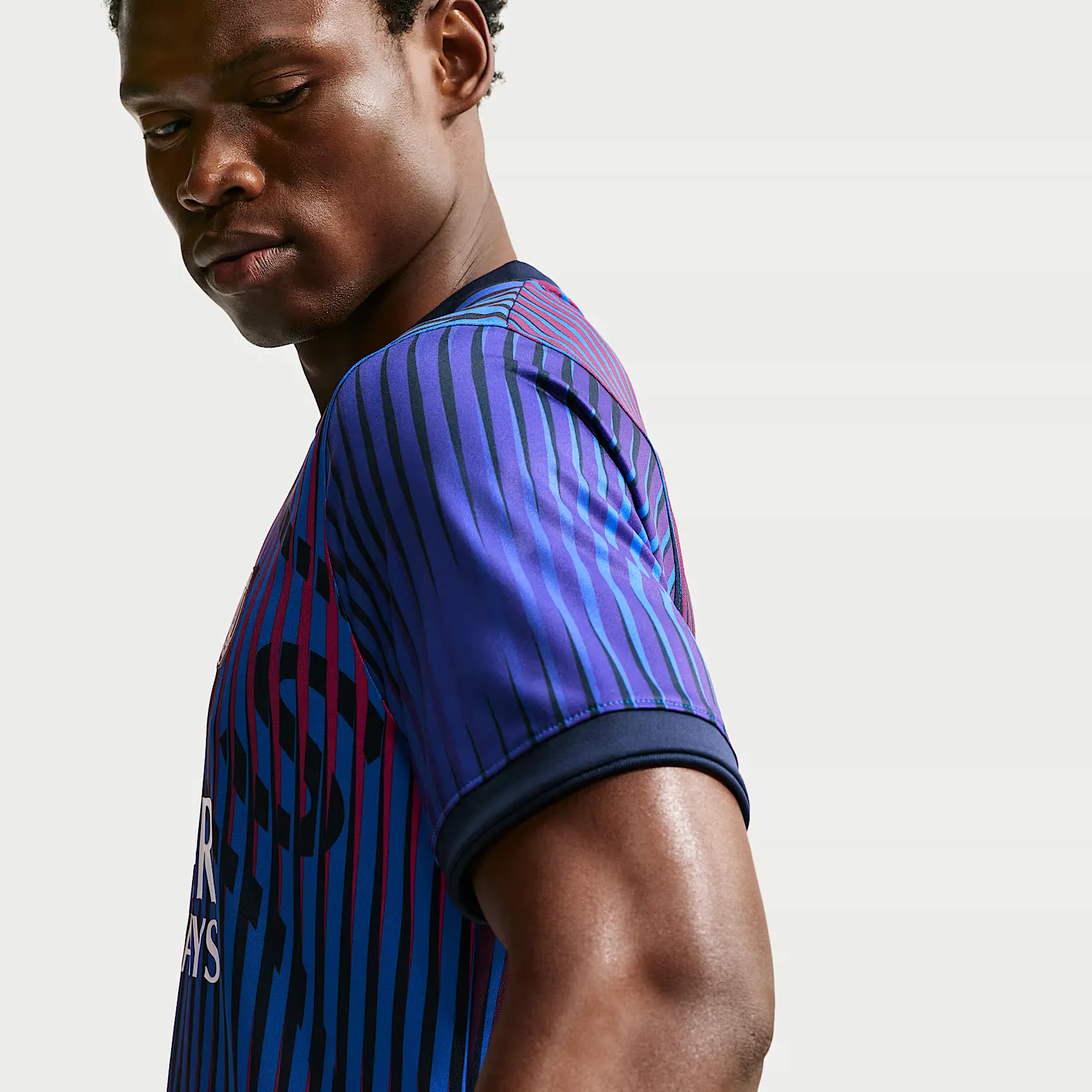 000000_Nike-Dri-FIT-Paris-Saint-Germain-Pre-Match-Top_College-Navy_IQ6913-420_img1