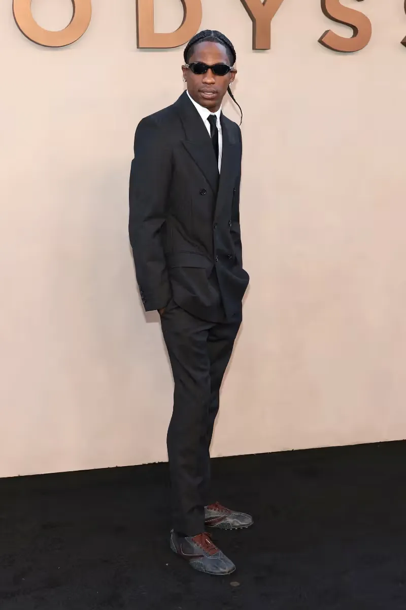 000000_Travis-Scott-x-Nike-Moon-Shoe_Black-Burgundy_TBA_img0
