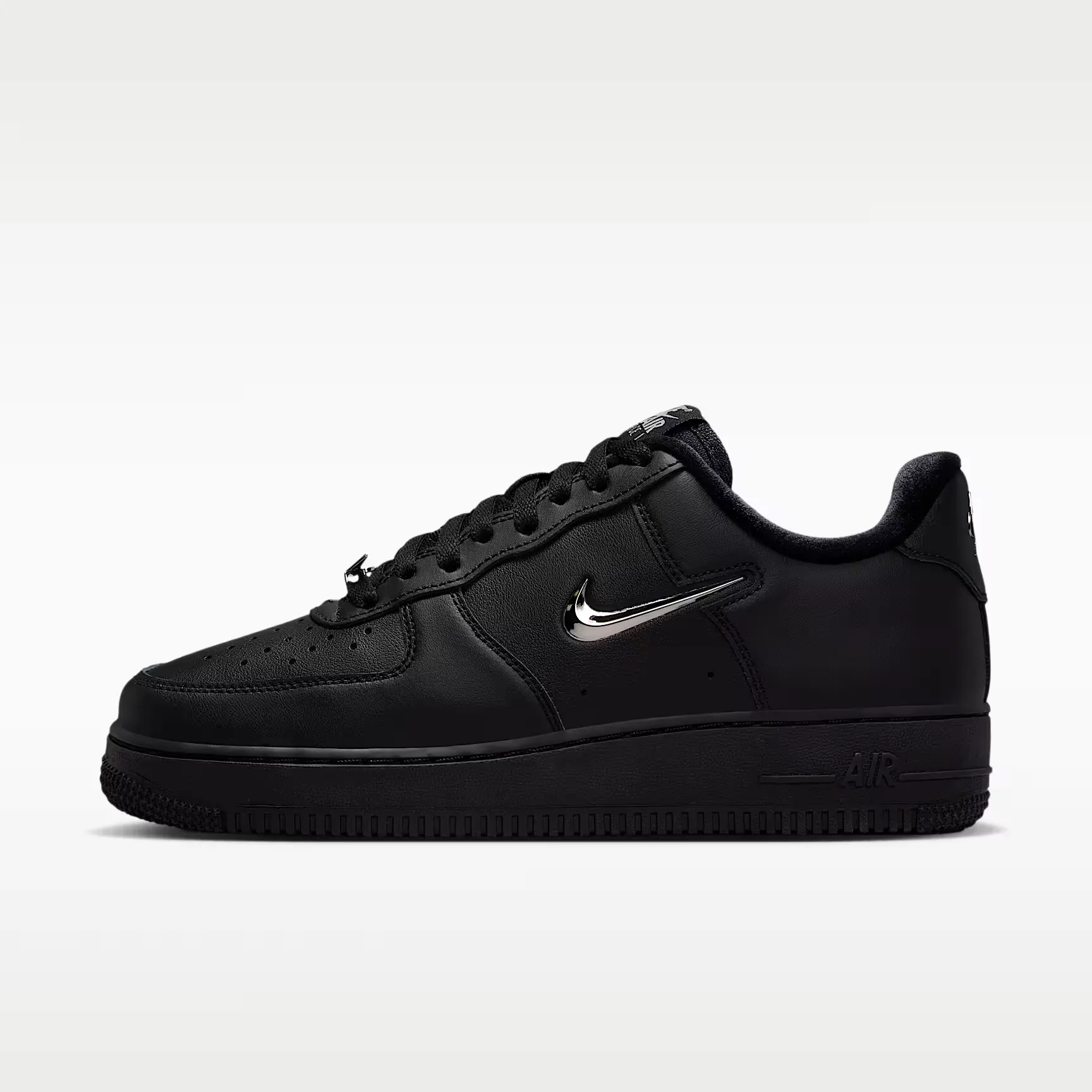 000000_Nike-Air-Force-1-'07-WMNS_Chrome-Swoosh_IV6039-001_img0