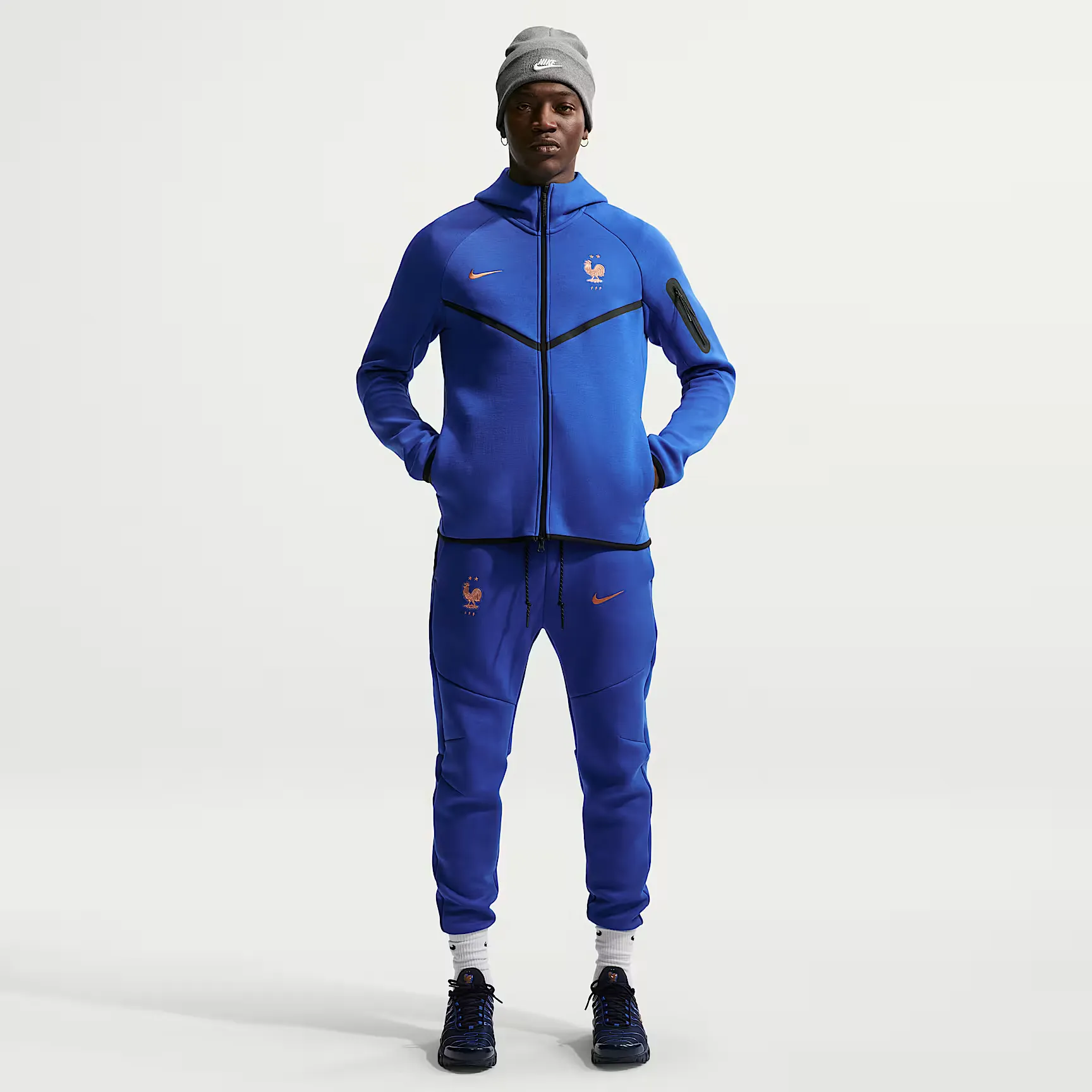 000000_Nike-Football-FFF-Tech-Fleece-Windrunner-Full-Zip-Hoodie_Game-Royal-Metallic-Copper_IB5929-480_img3
