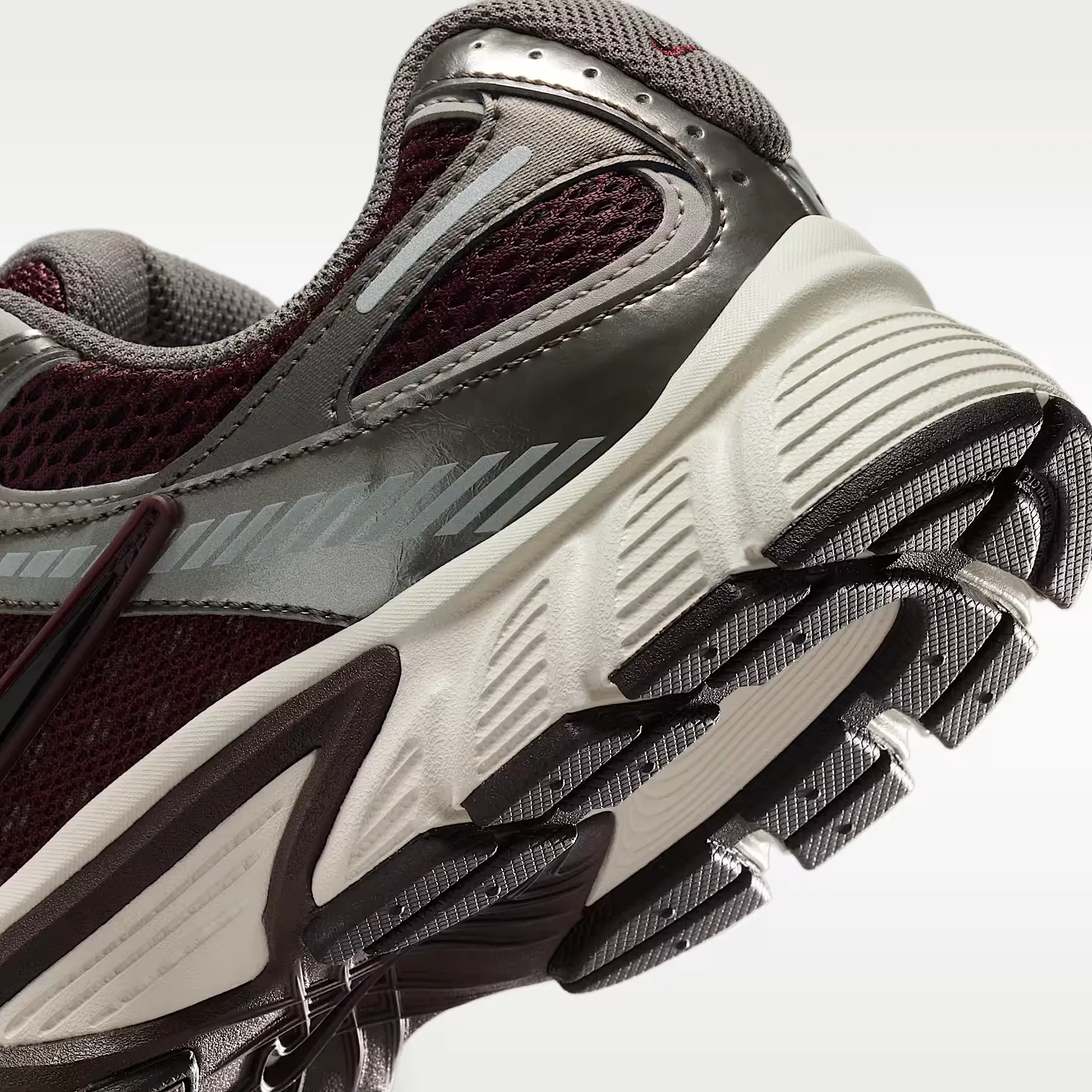 000000_Nike-V5-RNR-WMNS_Burgundy-Crush-College-Grey_HQ7901-602_img7