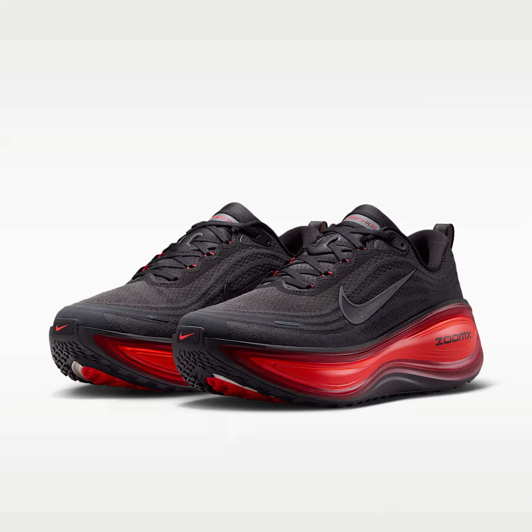 000000_Nike-Vomero-Plus_Anthracite-Black-Bright-Crimson_HV8150-017_img4