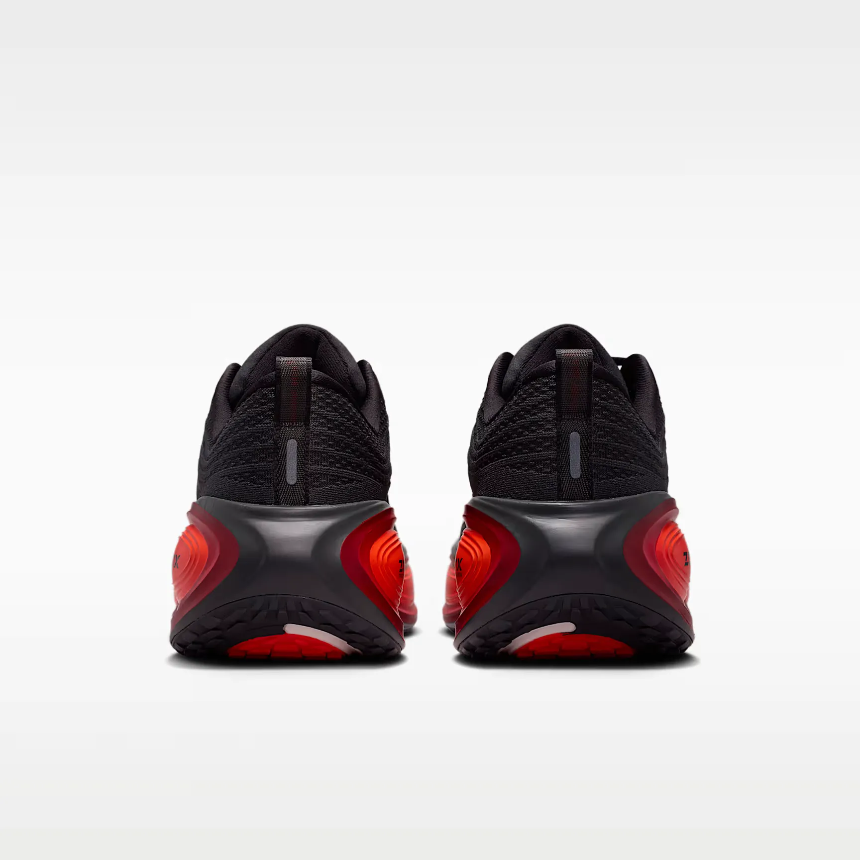 000000_Nike-Vomero-Plus_Anthracite-Black-Bright-Crimson_HV8150-017_img5
