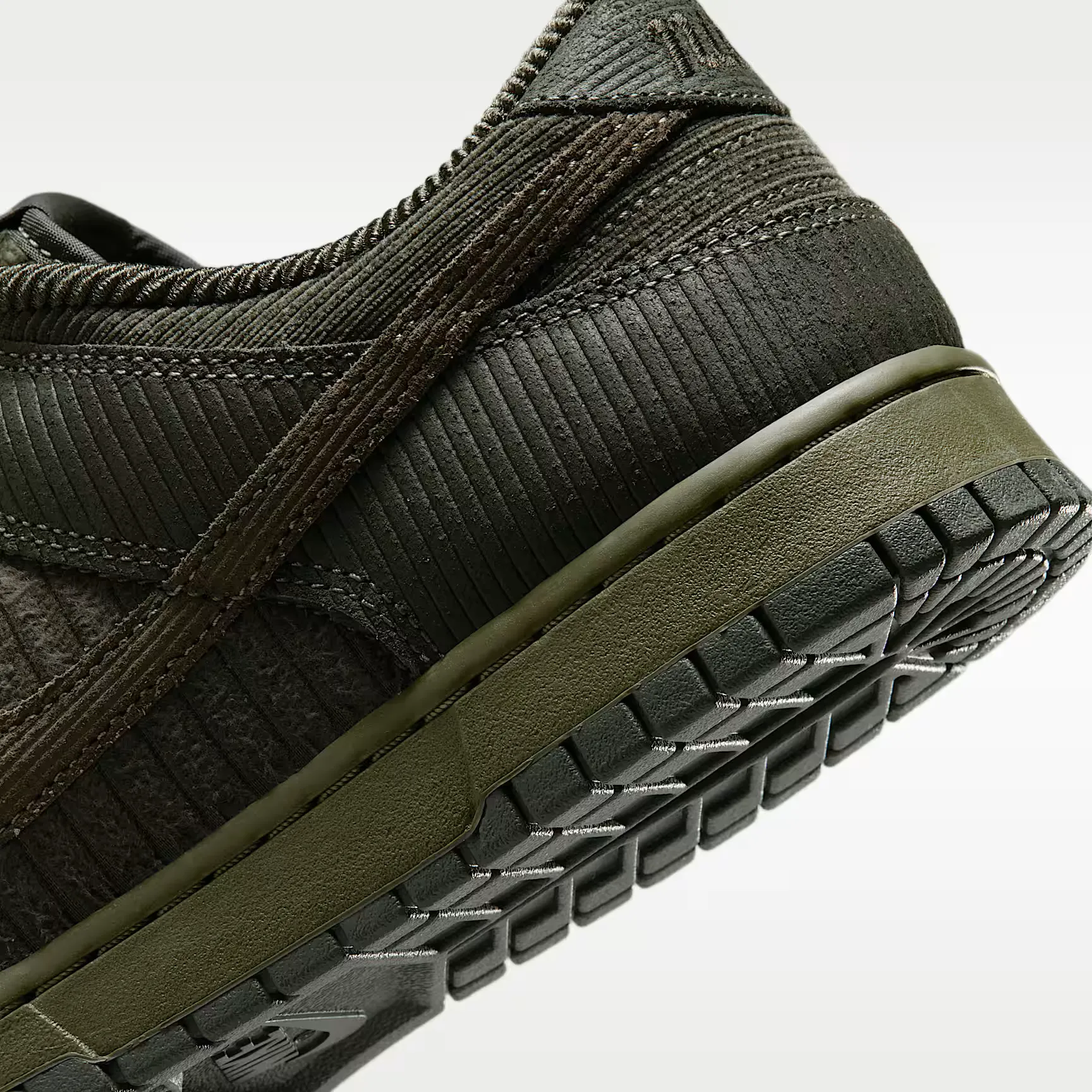 000000_Nike-Dunk-Low-Retro-Premium_Cargo-Khaki_IB7746-300_img7