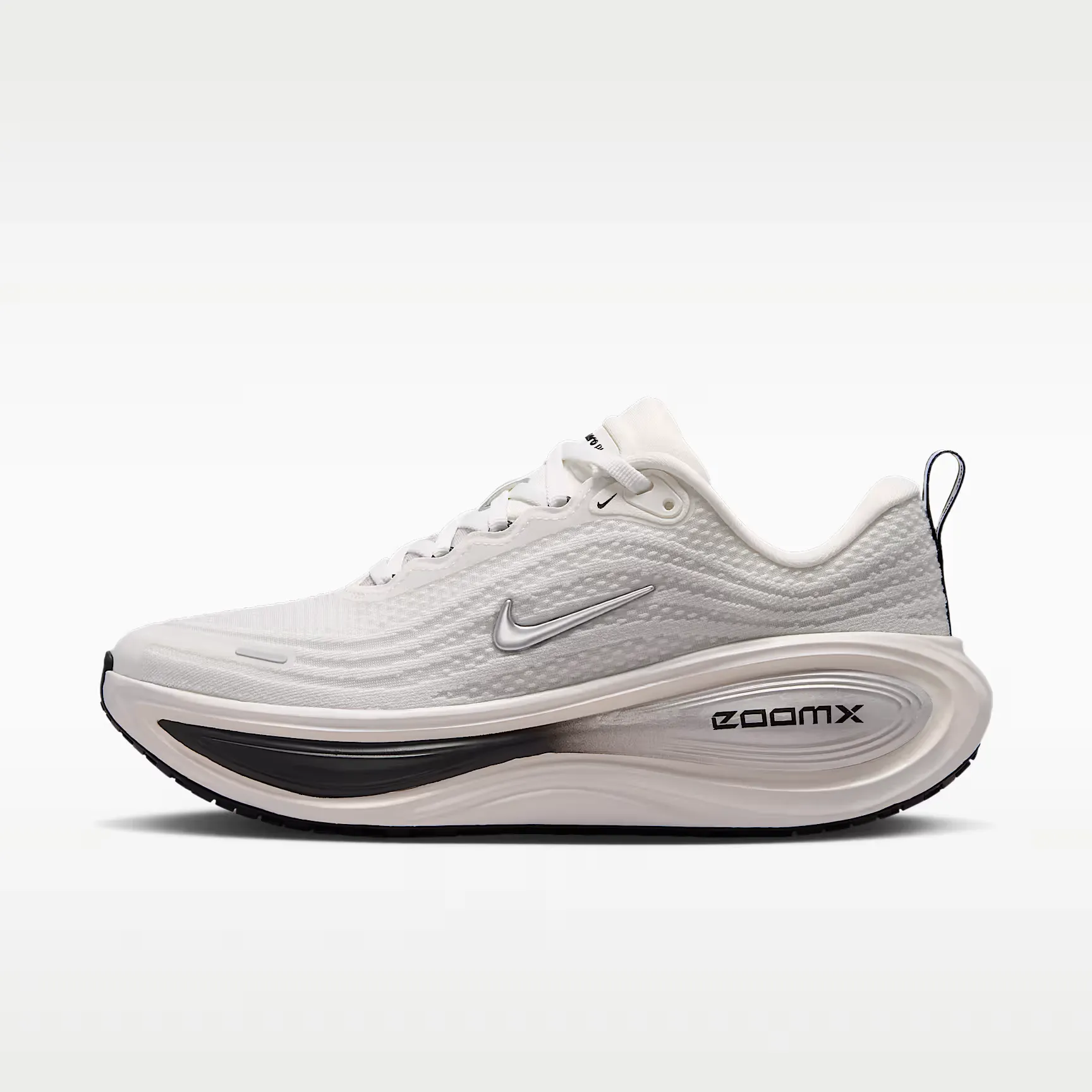 000000_Nike-Vomero-Plus-WMNS_Summit-White-Metallic-Silver_IO9916-101_img0