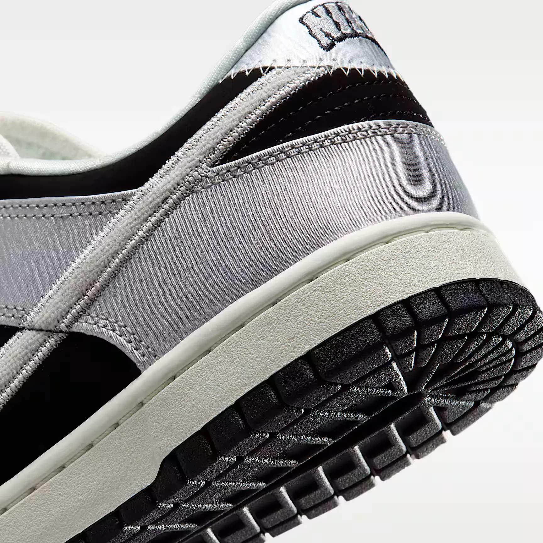 000000_Nike-Dunk-Low-Retro_Metallic-Silver-Black_IM4413-001_img7