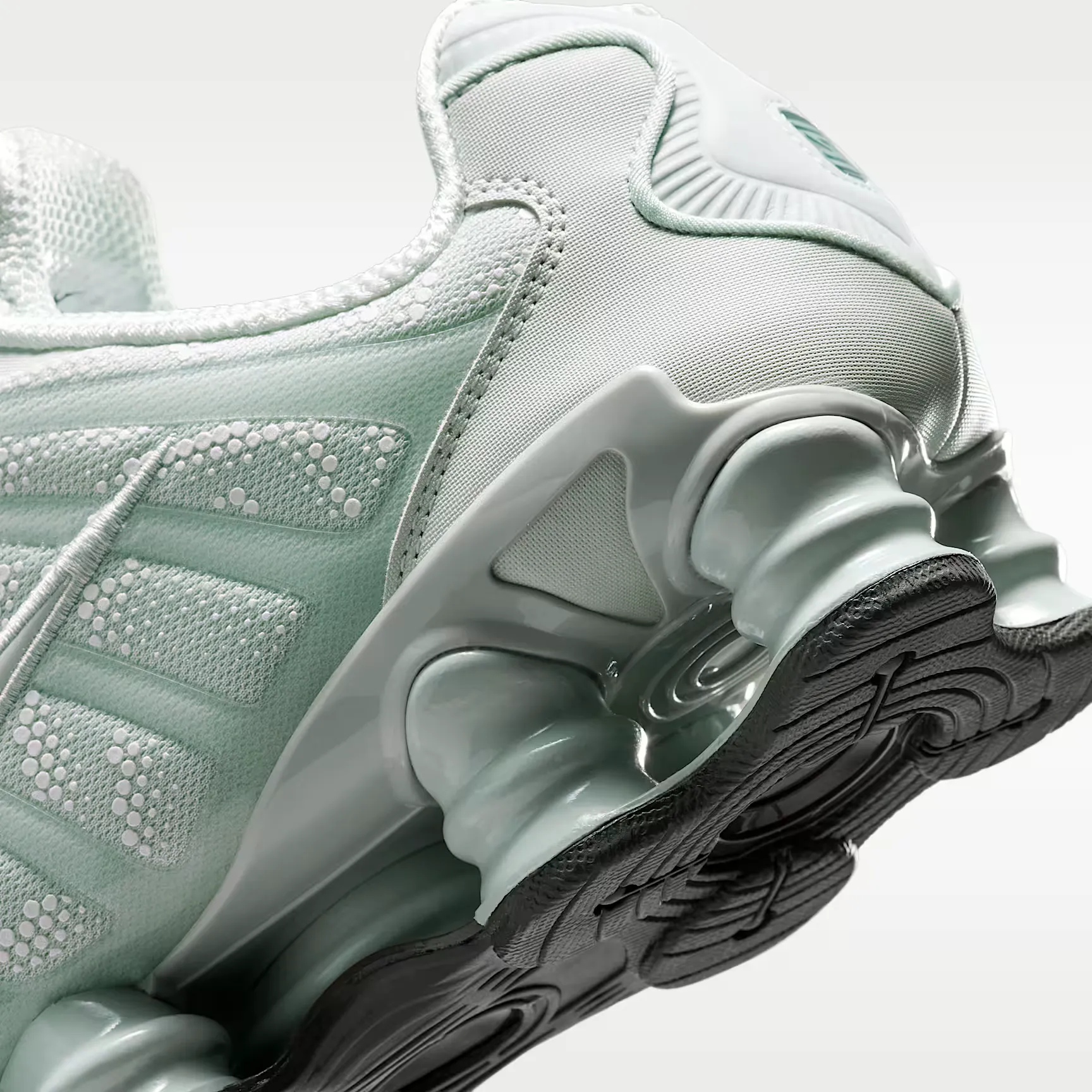 000000_Nike-Shox-TL_Light-Silver-Newsprint_IM4687-002_img7
