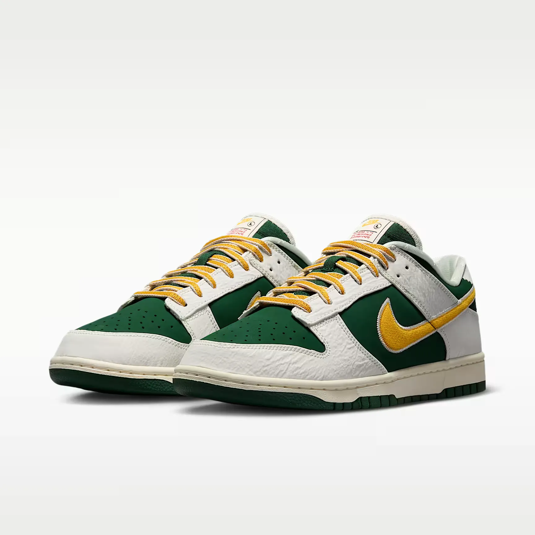 000000_Nike-Dunk-Low_Varsity-Jacket_IM4413-100_img4