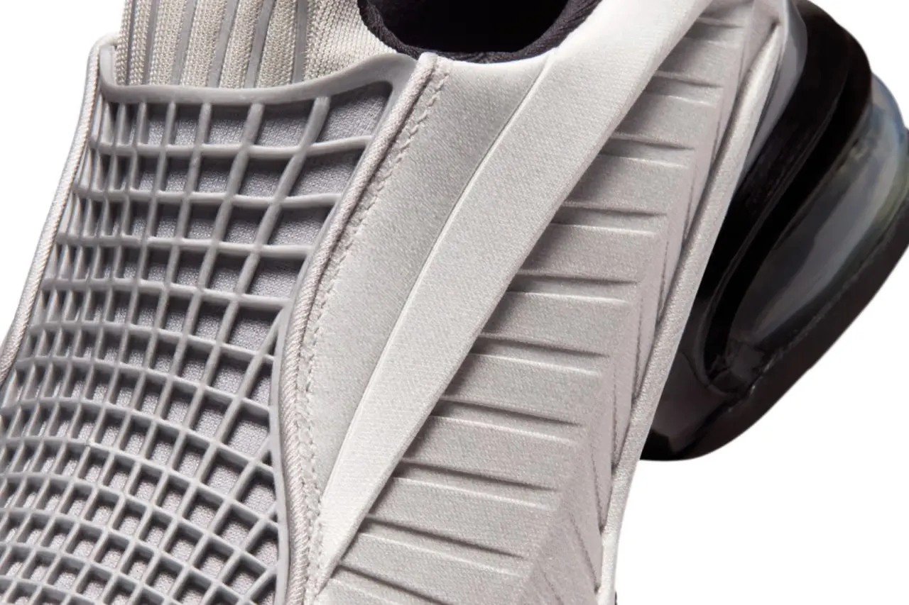 000000_Nike-Air-Max-Dolce-WMNS_Metallic-Silver-Black_IB4527-001_img6