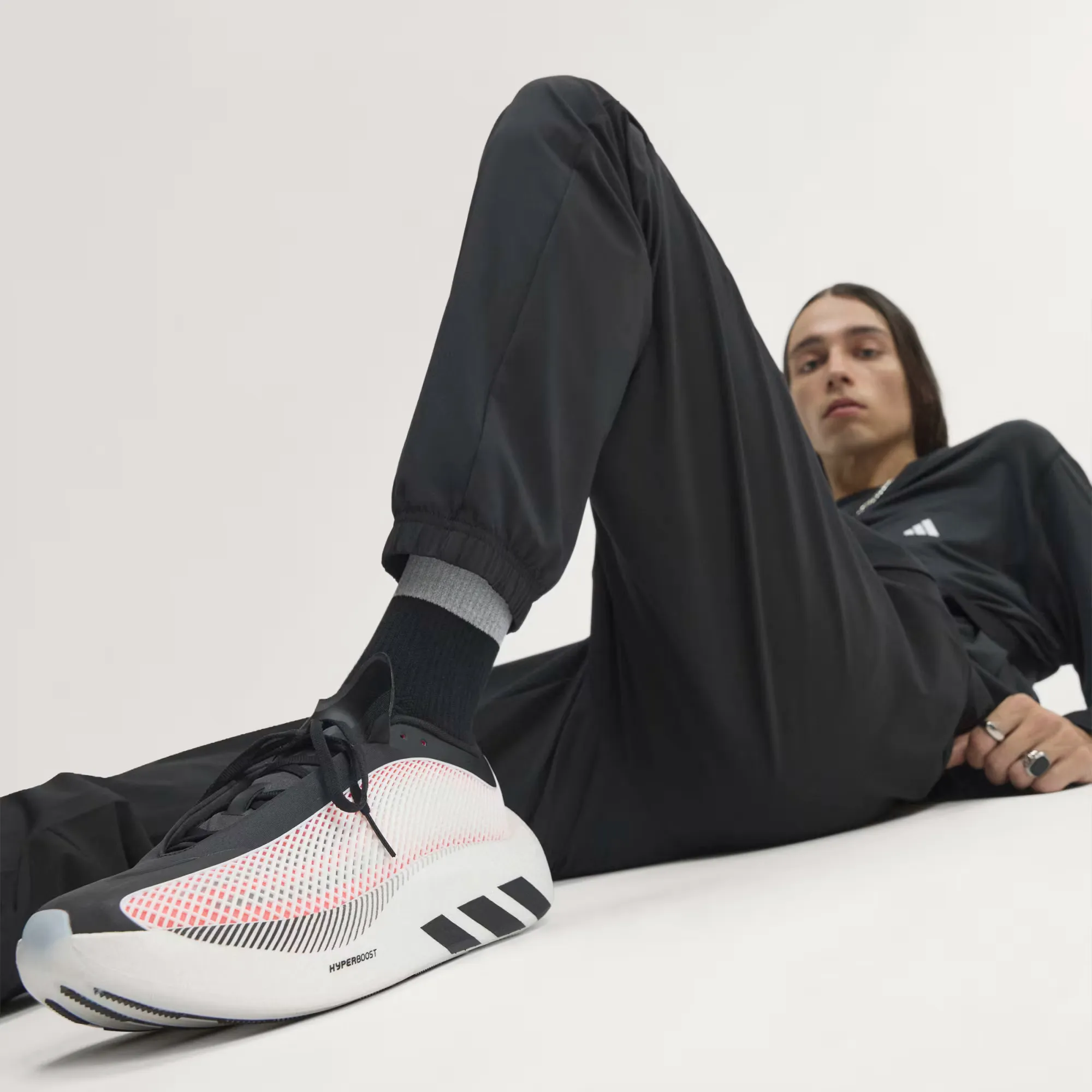 000000_adidas-Hyperboost-EPHR_Core-Black-Solar-Red_LA6206_img1