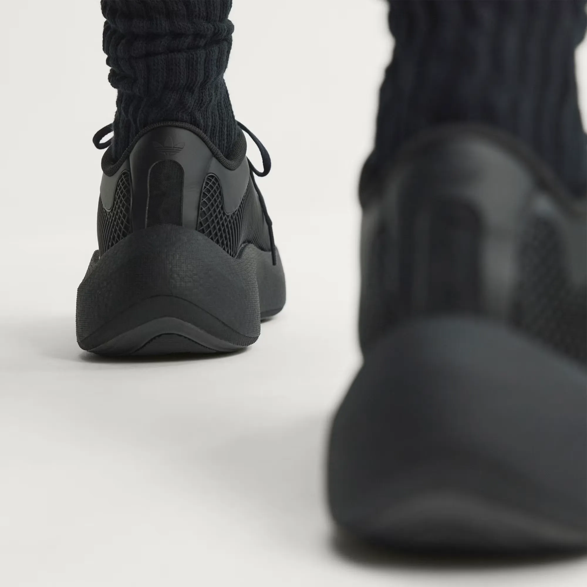 000000_adidas-Hyperboost-Euphoria_Triple-Black_LA6211_img4