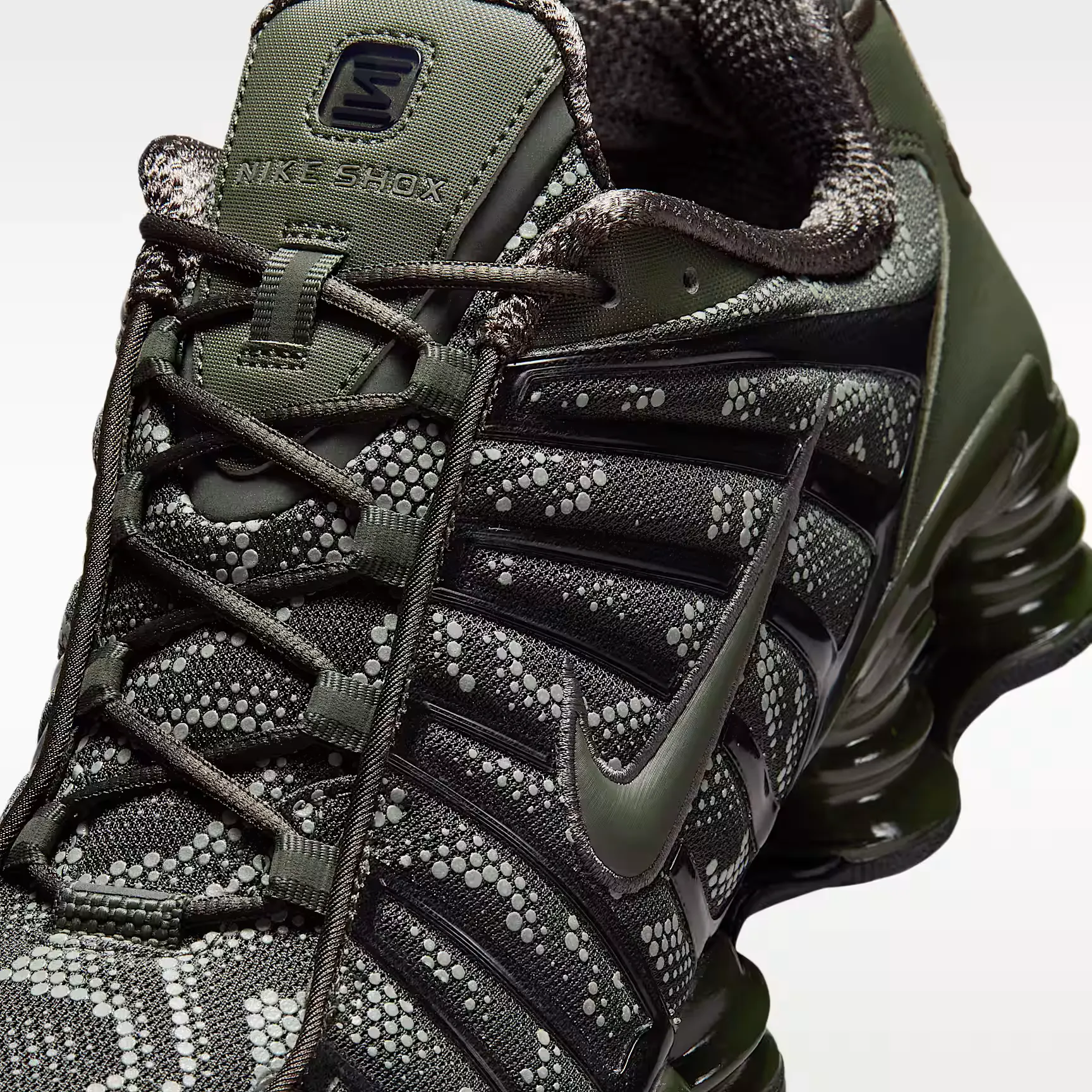 000000_Nike-Shox-TL_Newsprint-Black_IM4687-001_img6