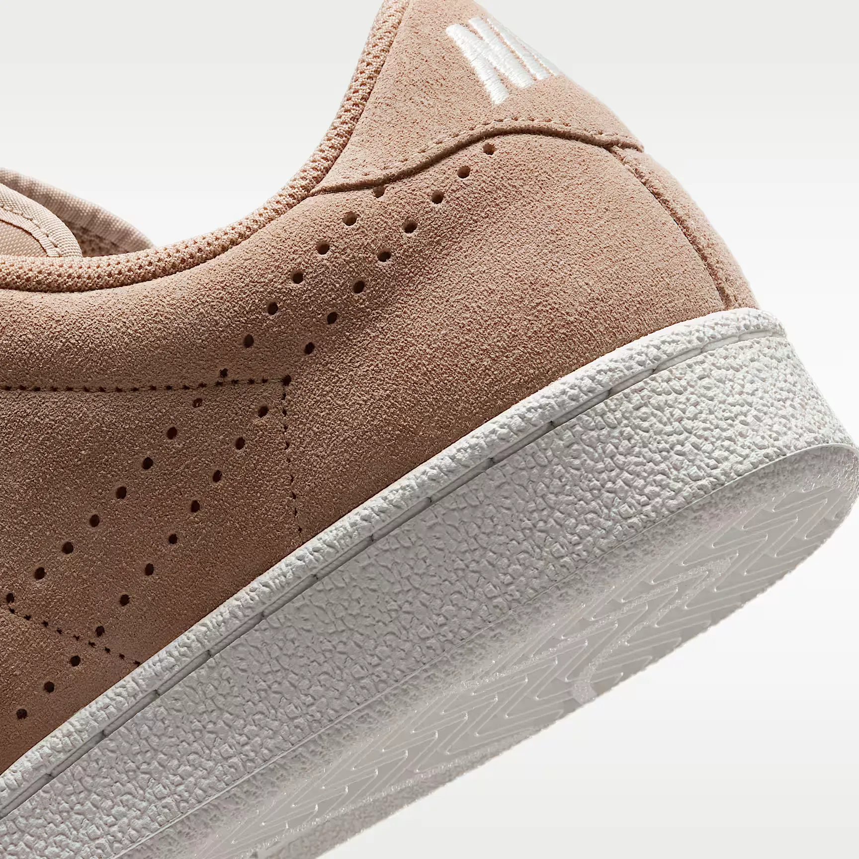 000000_Nike-Tennis-Classic-WMNS_British-Khaki-Sail_IQ7388-200_img7