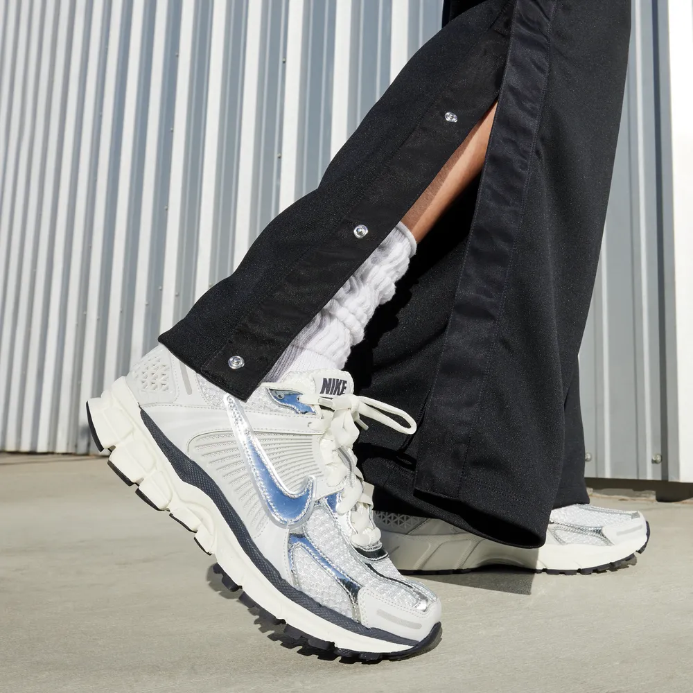 BCBBB9_Nike-Zoom-Vomero-5-WMNS_PHOTON-DUST_FD0884-025_img2