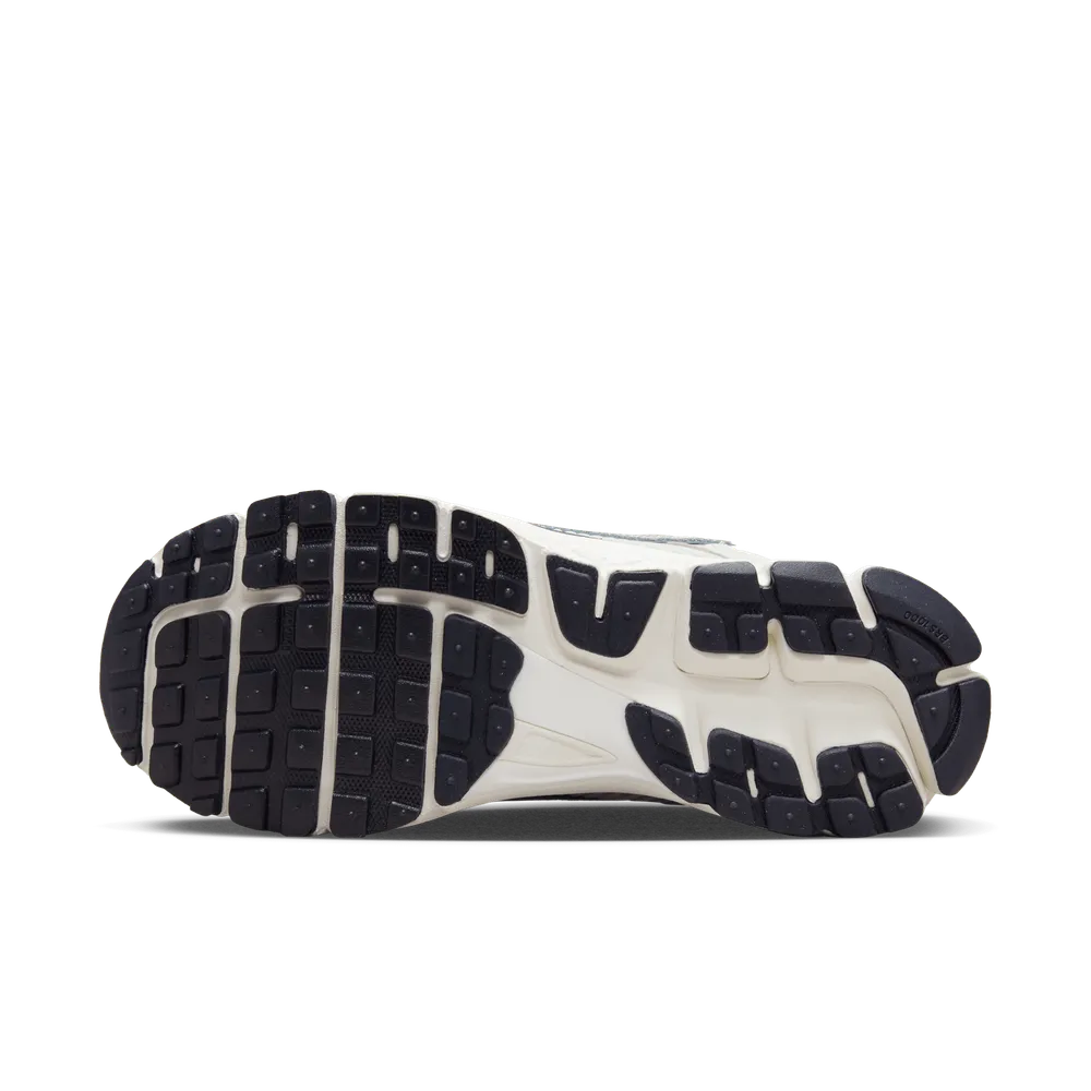 BCBBB9_Nike-Zoom-Vomero-5-WMNS_PHOTON-DUST_FD0884-025_img3
