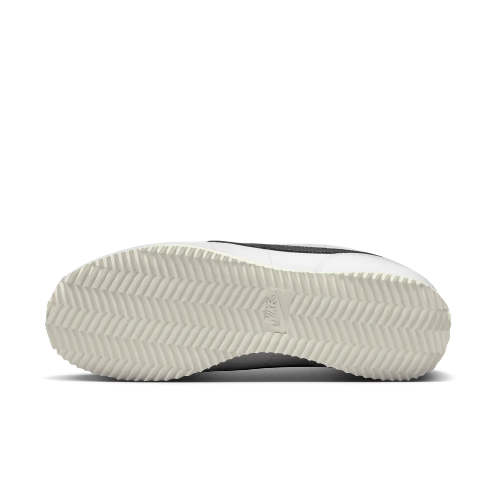 1F1F21_Nike-Cortez-WMNS_WHITE-AND-BLACK_DN1791-100_img1