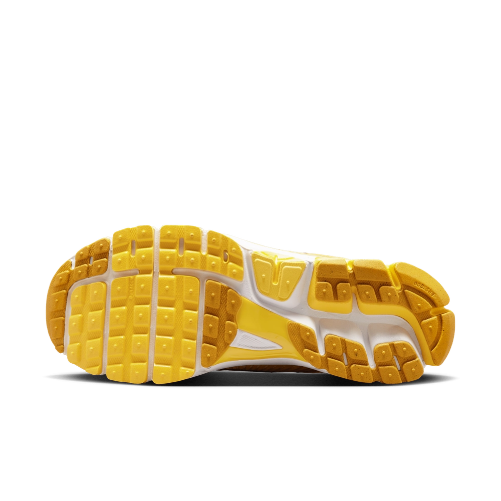 D8C30F_Nike-Zoom-Vomero-5_VARSITY-MAIZE_FJ4453-765_img1