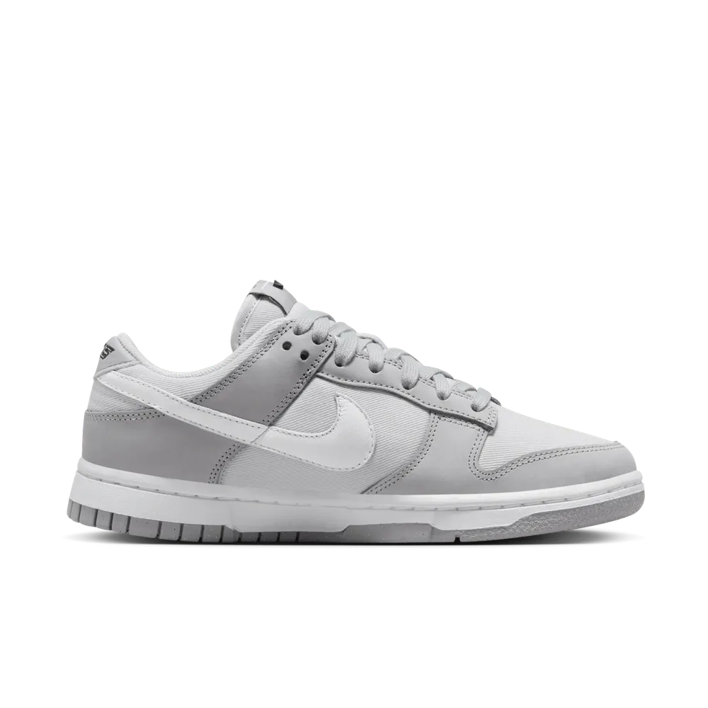 A3A3A3_Nike-Dunk-Low-WMNS_LIGHT-SMOKE-GREY_FB7720-002_img2