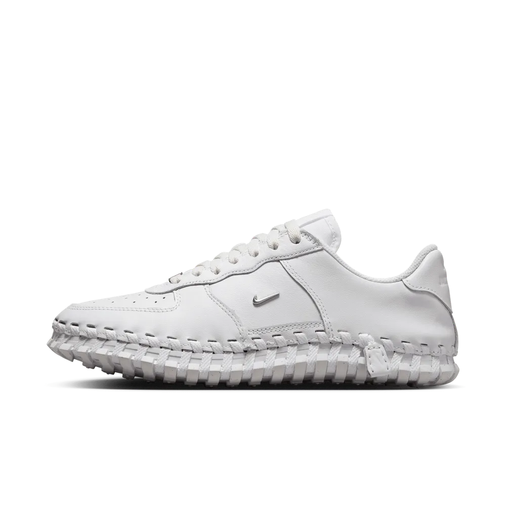 C5C5CD_Jacquemus-x-Nike-J-Force-1-Low-LX_WHITE-WOVEN_DR0424-100_img0