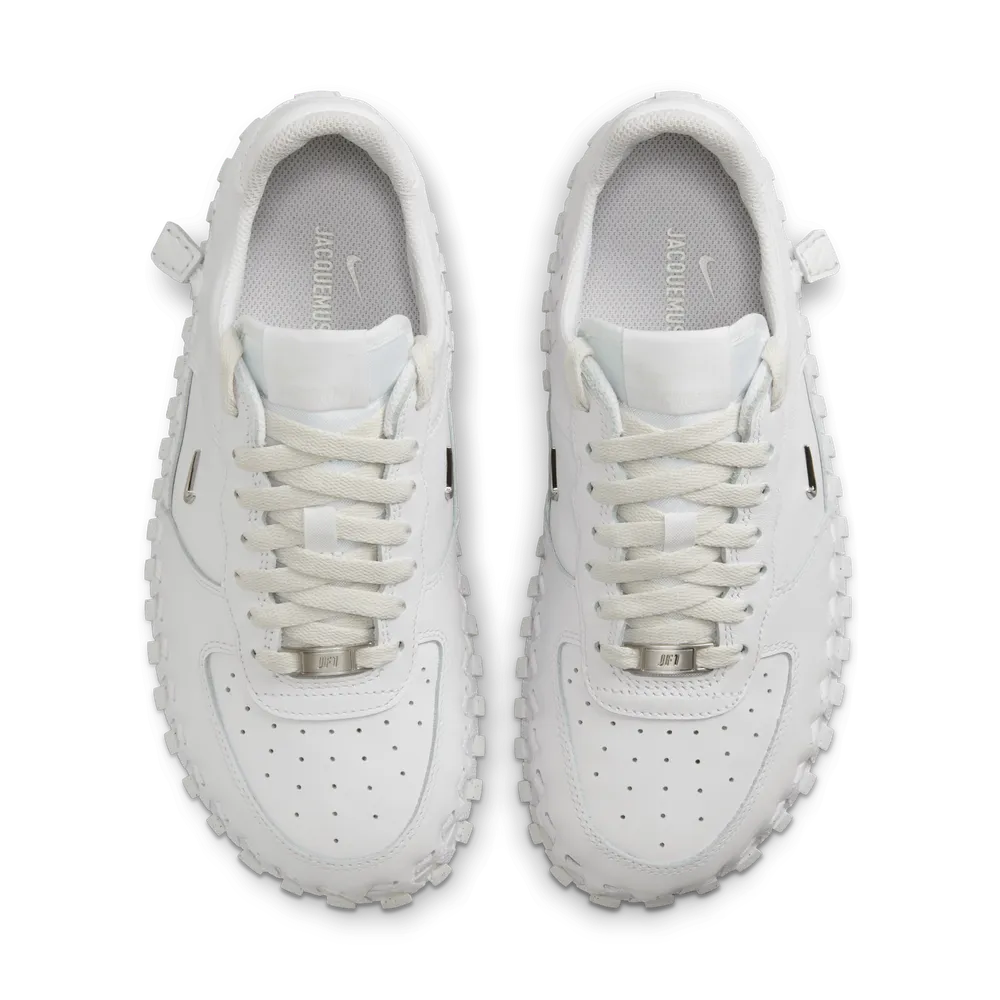 C5C5CD_Jacquemus-x-Nike-J-Force-1-Low-LX_WHITE-WOVEN_DR0424-100_img3