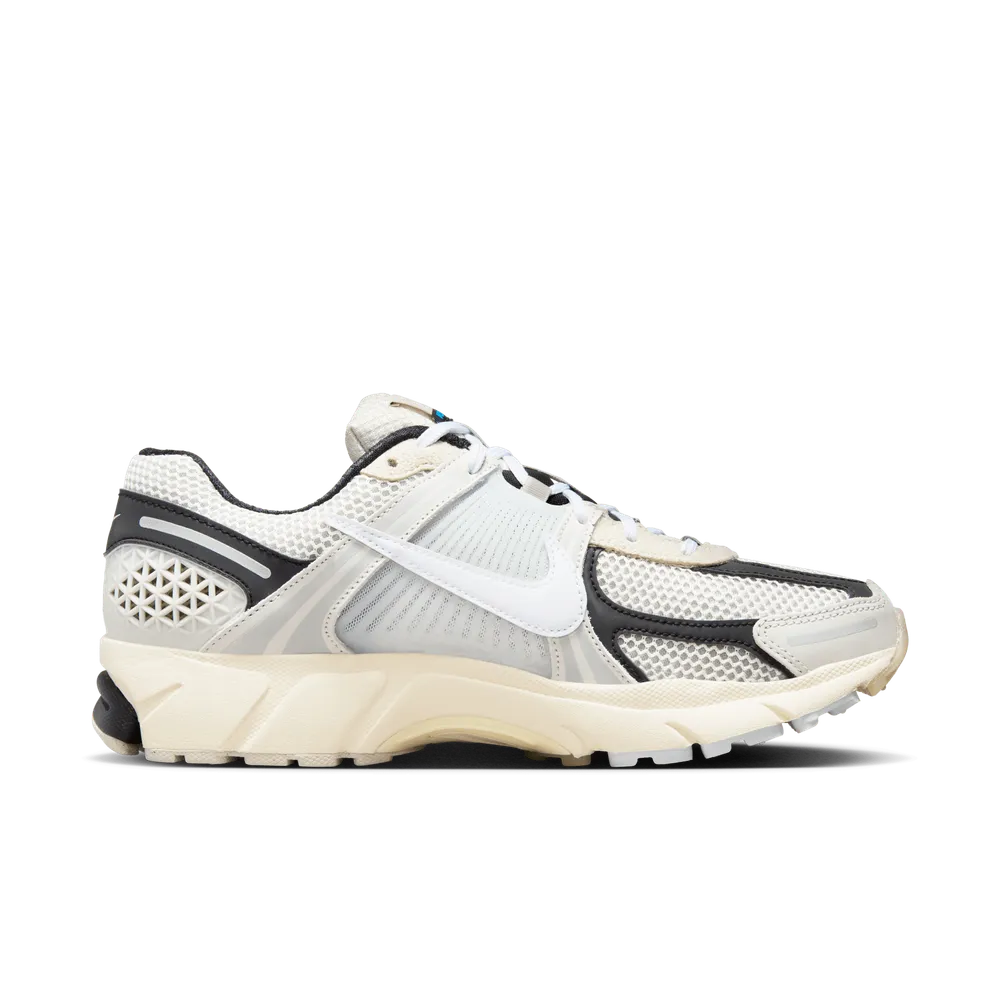 000000_Nike-Zoom-Vomero-5_SUPERSONIC_FN7649-110_img2