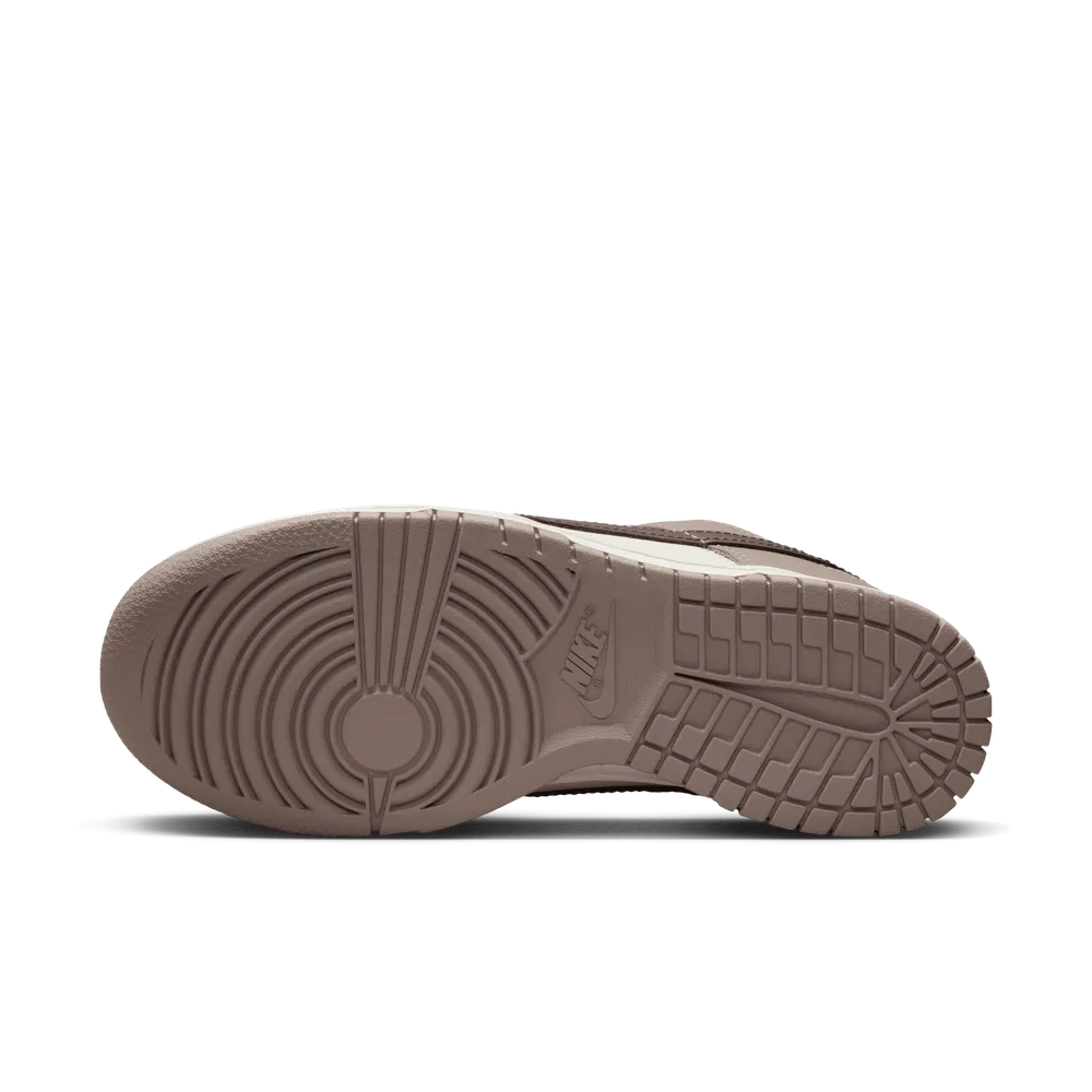 81726B_Nike-Dunk-Low-WMNS_DIFFUSED-TAUPE_DD1503-125_img1