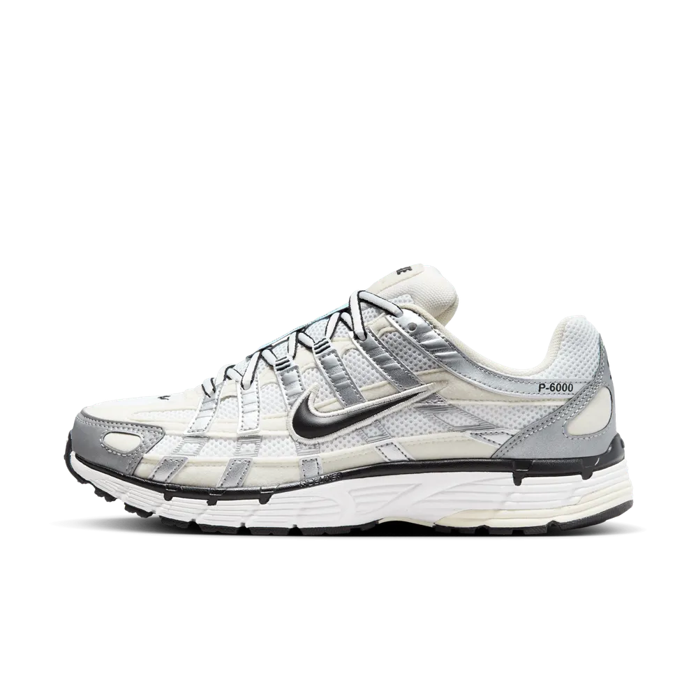 909497_Nike-P-6000-WMNS_COCONUT-MILK-METALLIC-SILVER_FV6603-100_img0