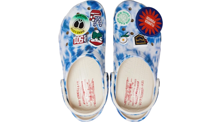 579FD7_Levi's-x-Crocs-Classic-Clog_STUCCO-_208918-160_img0