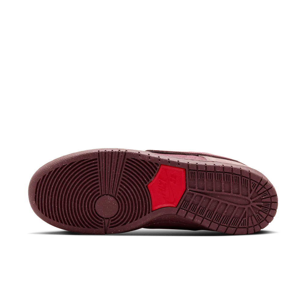 80332D_Nike-SB-Dunk-Low-City-of-Love_BURGUNDY_FN0619-600_img1