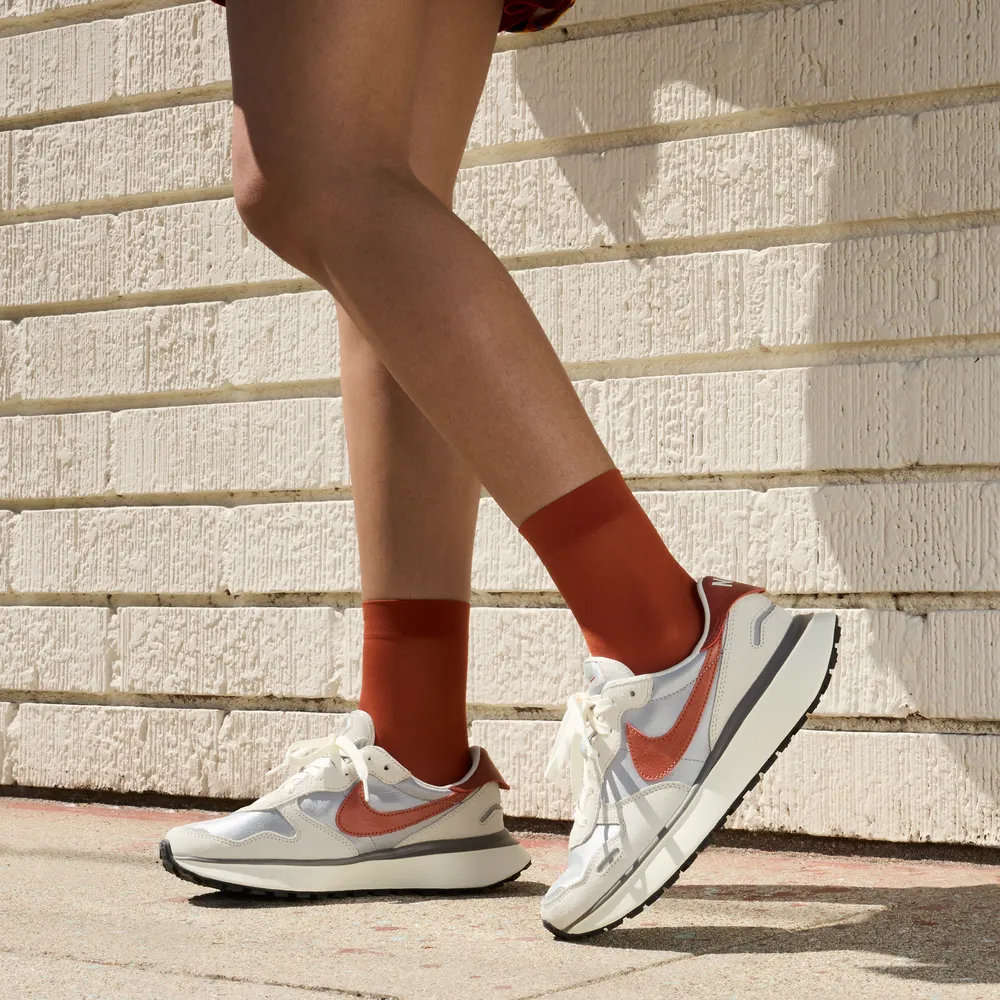 702822_Nike-WMNS-Phoenix-Waffle_Light-Bone-Rugged-Orange_FD2196-001_img1