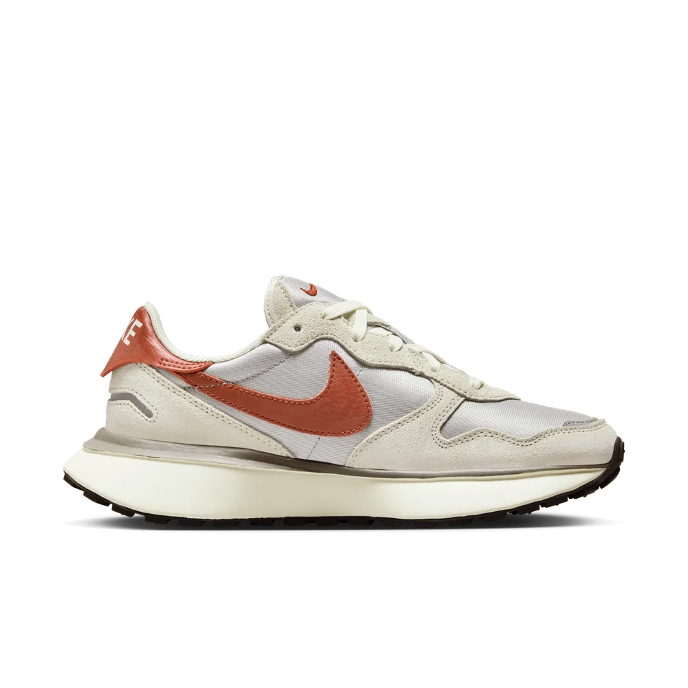 702822_Nike-WMNS-Phoenix-Waffle_Light-Bone-Rugged-Orange_FD2196-001_img3