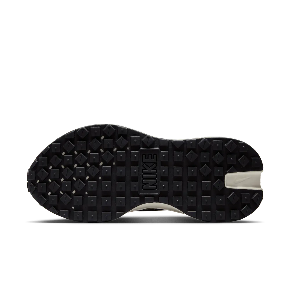 303231_Nike-WMNS-Phoenix-Waffle_SUMMIT-WHITE-BLACK_FD2196-100_img2