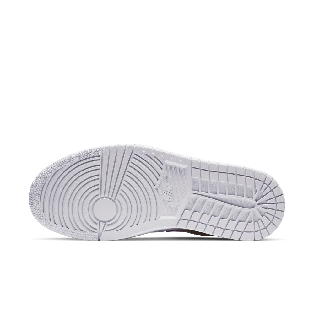 C7AA8A_Nike-Air-Jordan-1-Low_METALLIC-GOLD_CZ4776-100_img1