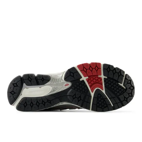 A61F34_New-Balance-1906R_SILVER-METALLIC-RED-_M1906REA_img3